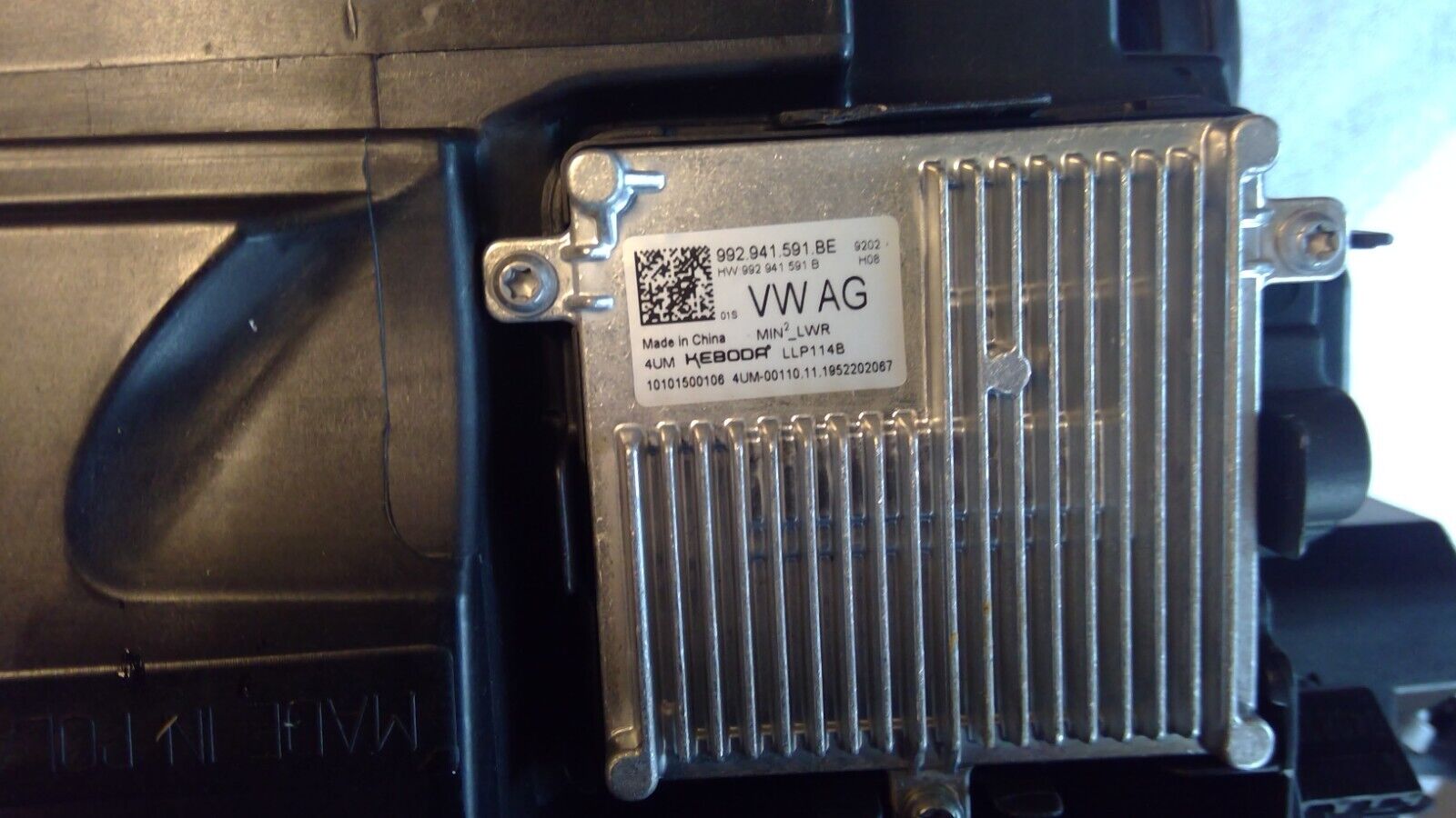 Faro frontal original VW VIII 8 5H1941006 LED derecho completo.