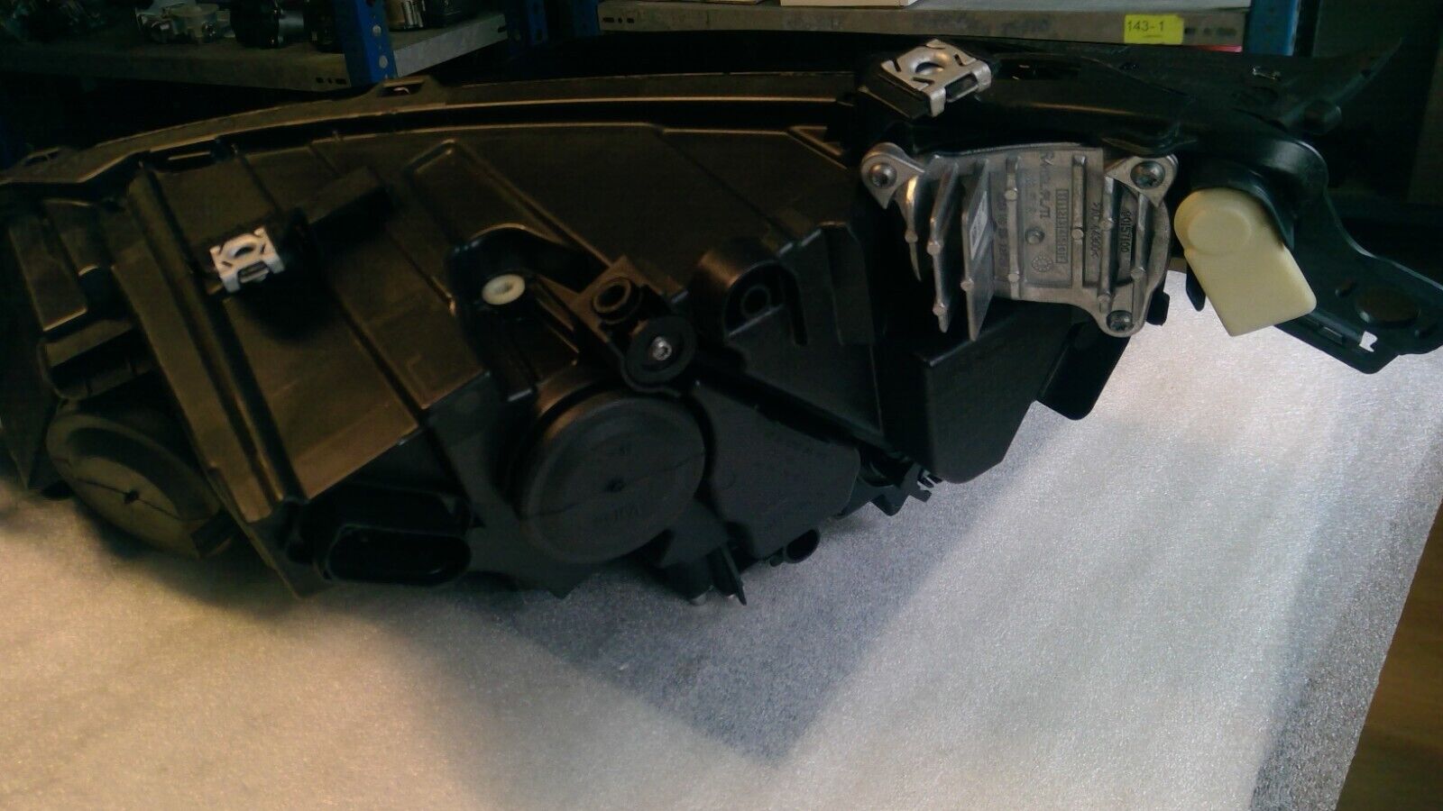 Faro frontal original VW VIII 8 5H1941006 LED derecho completo.