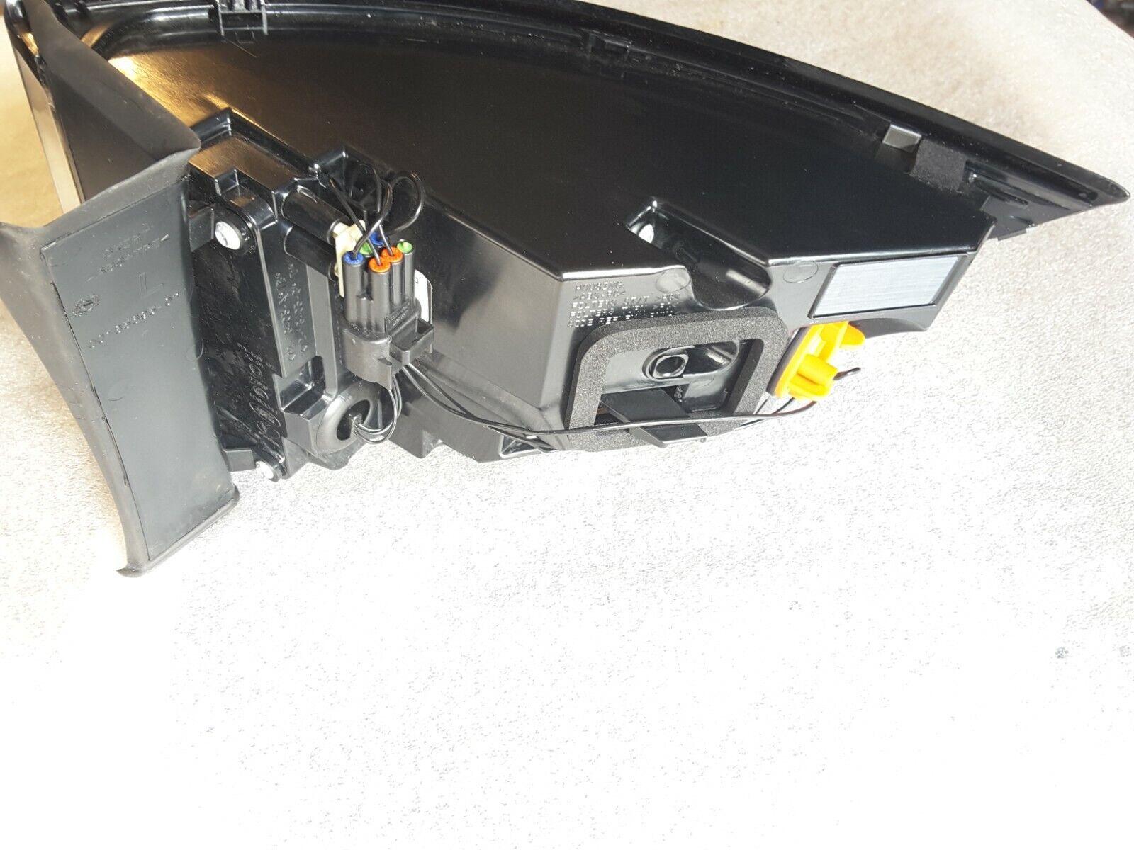 Luz trasera Land Rover Discovery Sport trasera izquierda FK72-13405-AG NUEVA.