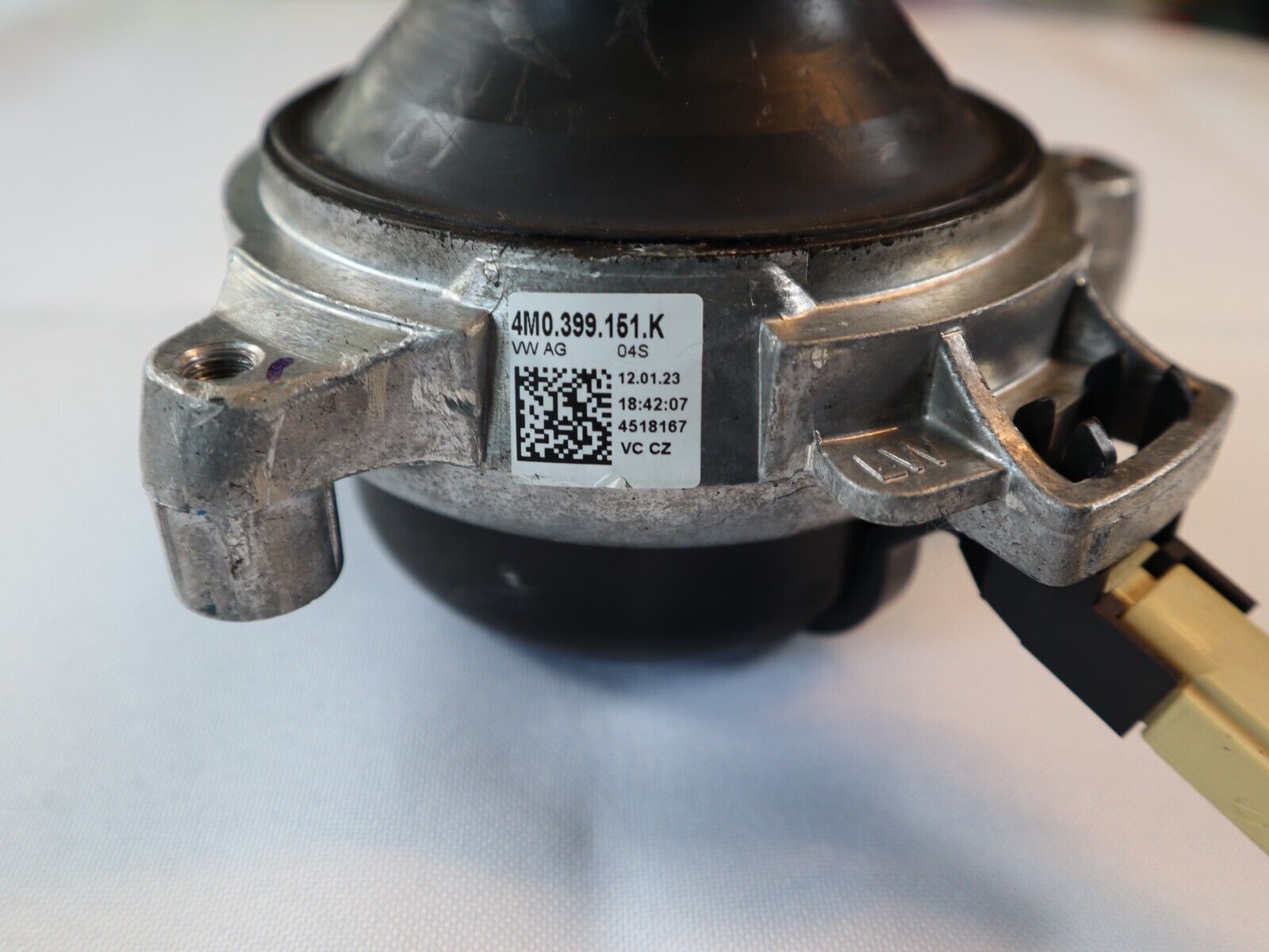 Amortiguador original Audi Q7 A8 4M VW Touareg CR metal de goma 4M0399151K izquierdo.