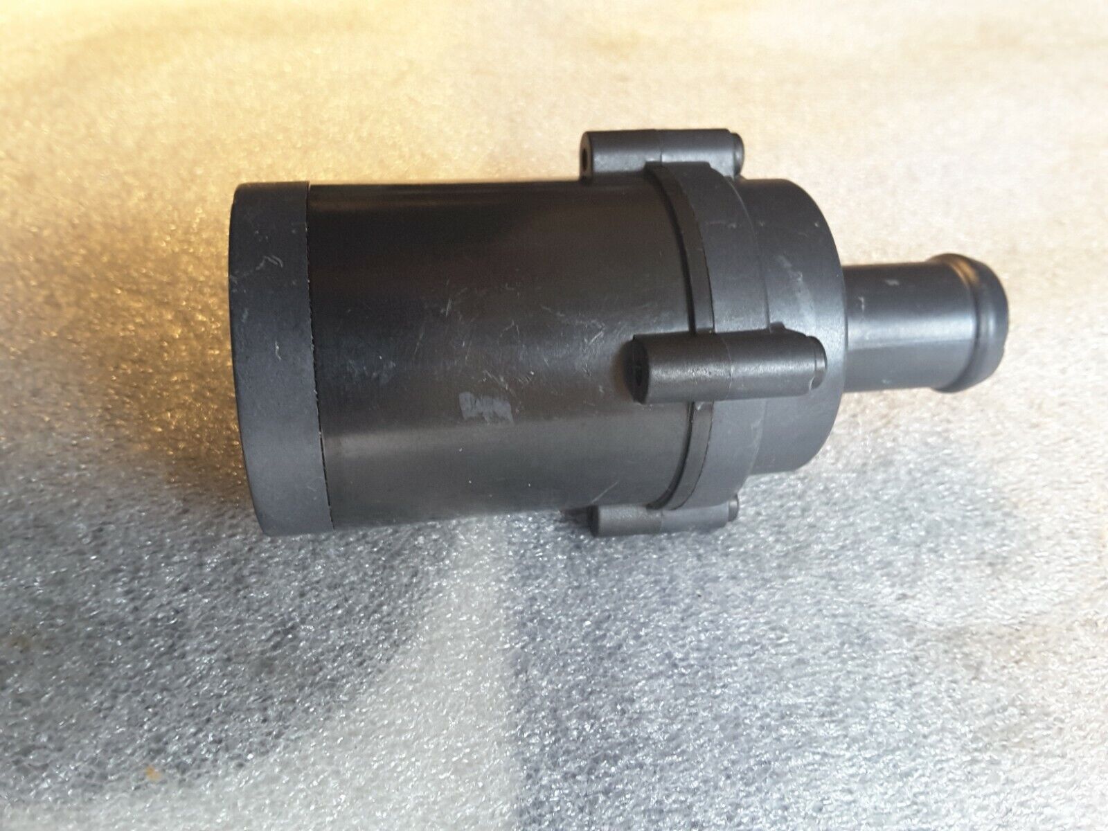 Wasserumwälzpumpe für Standheizung Original PIERBURG 7.10101.09.0 für VOLVO V40 525, 526 Neu