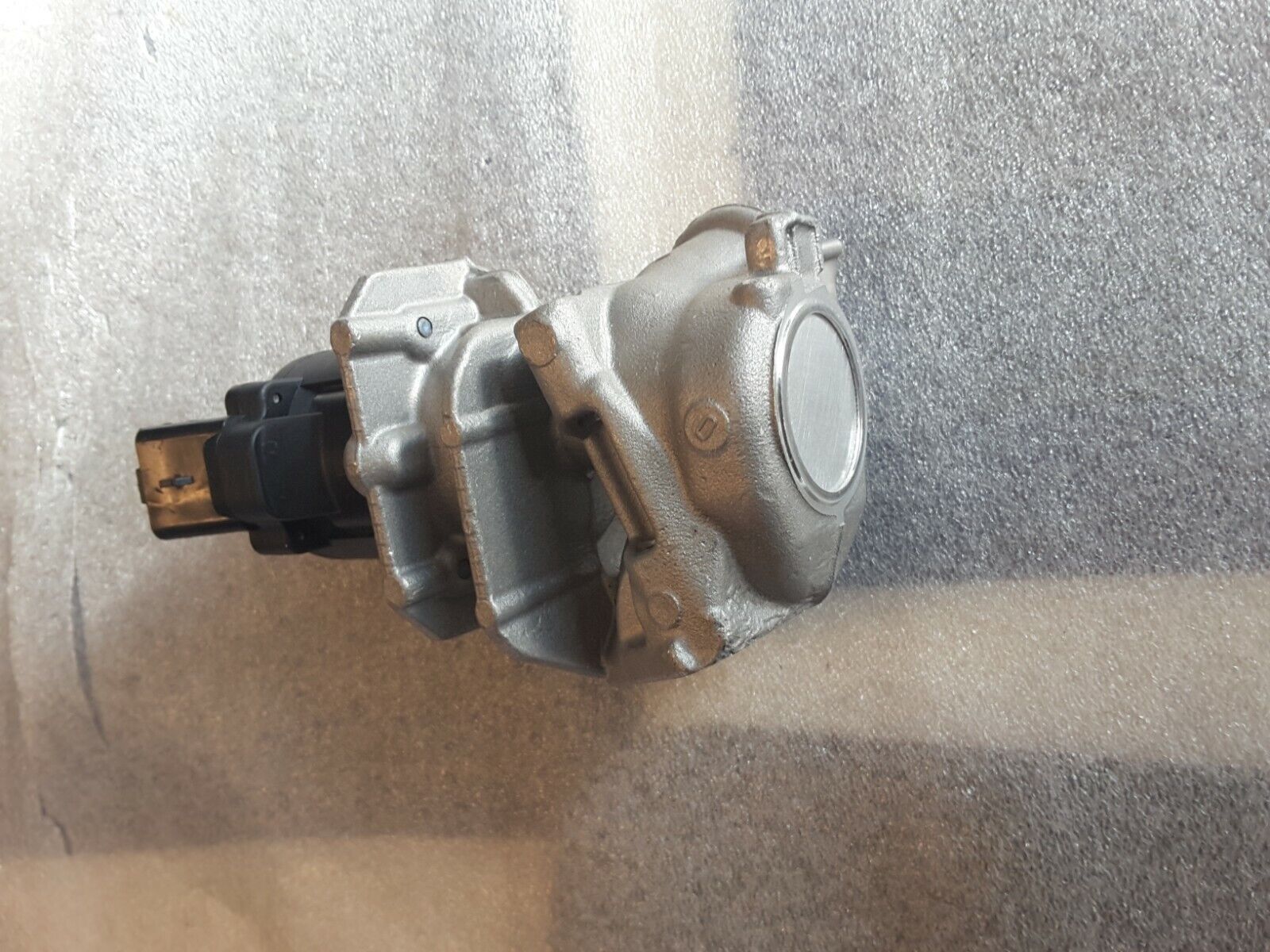 AGR Ventil FORD PEUGEOT CITROEN MAZDA 1.6 HDI 2001-2008 HELLA 010171-09 NEU.