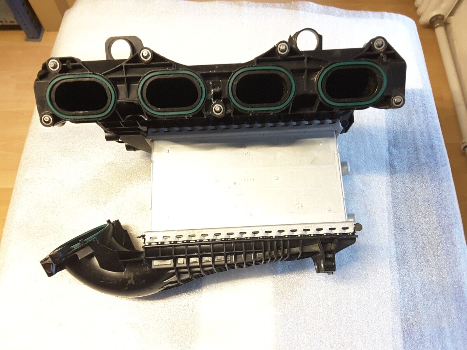 Intercooler MAHLE Original Mercedes Benz A2540903700, MK784003.