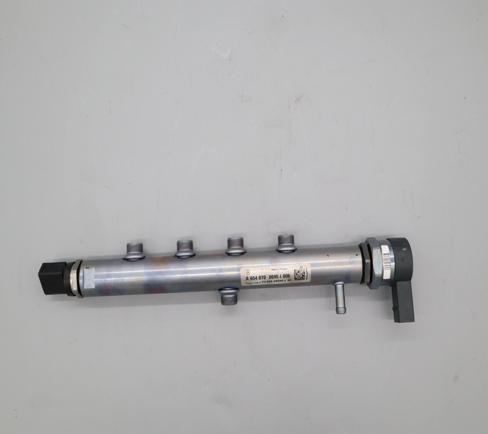 Distribuidor de combustible Mercedes-Benz OM654 A6540700095 con sensor de presión A6540780049 Nuevo.