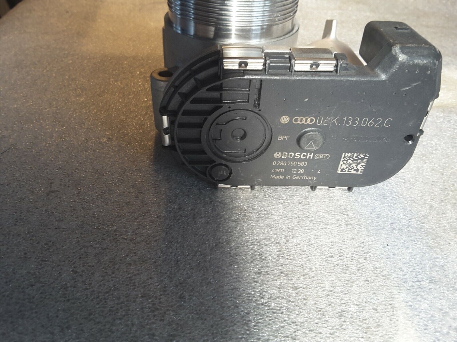 Drosselklappe Original VW Passat TSI 06K133062C NEU.