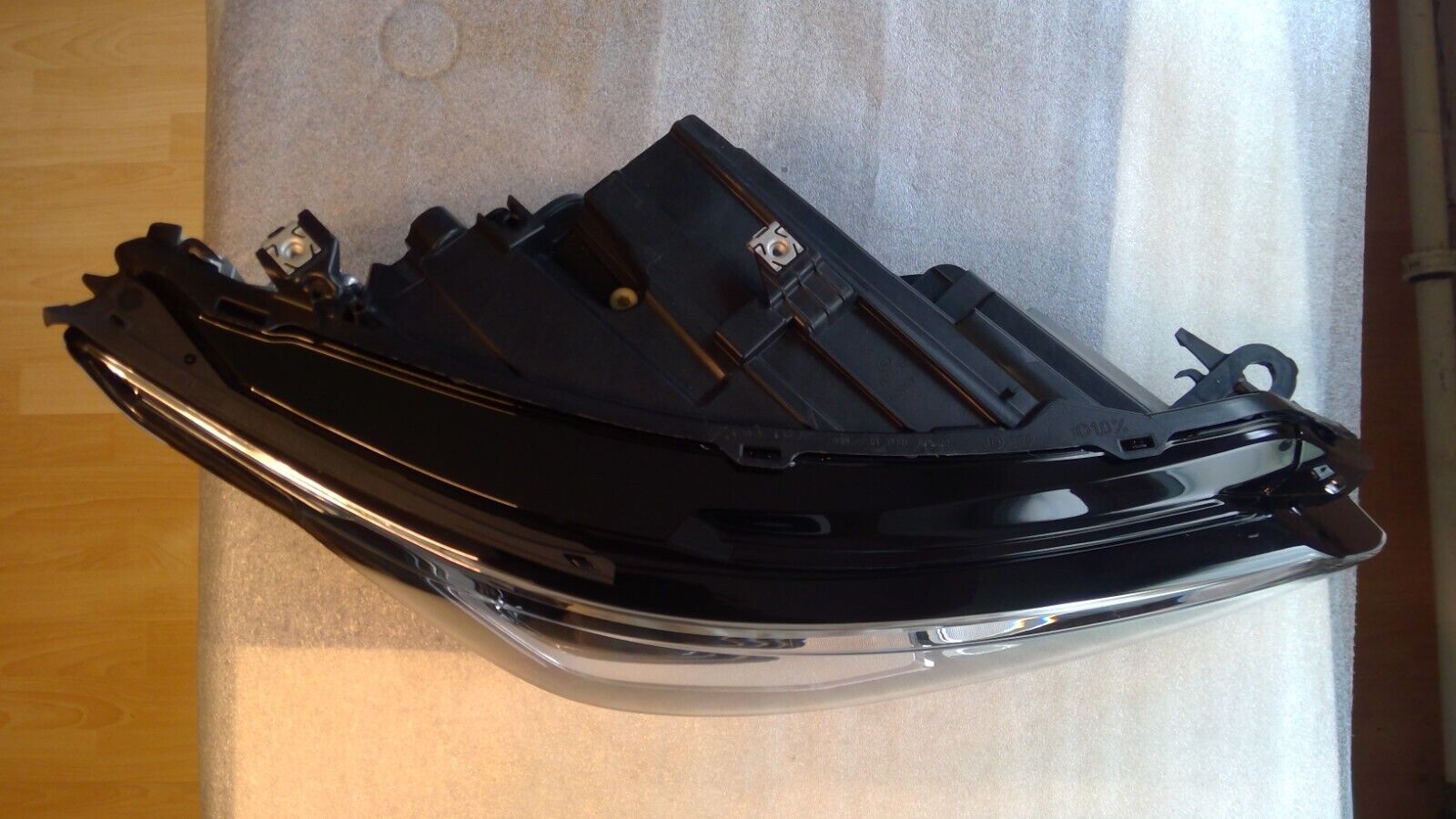 Faro frontal original VW VIII 8 5H1941006 LED derecho completo.