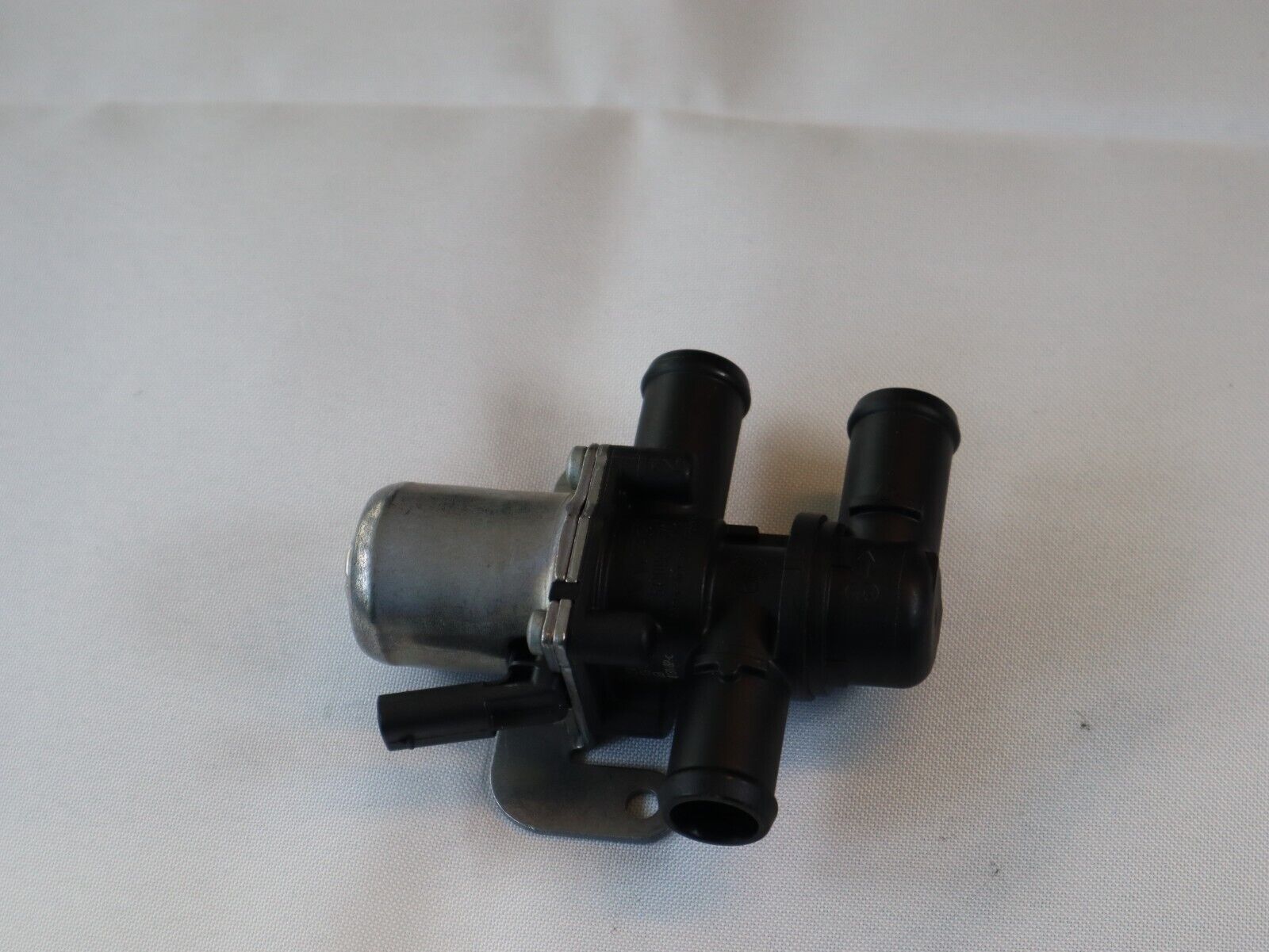 Válvula de control de refrigeración del refrigerante VW Golf 8 eHybrid 5Q0906457C.