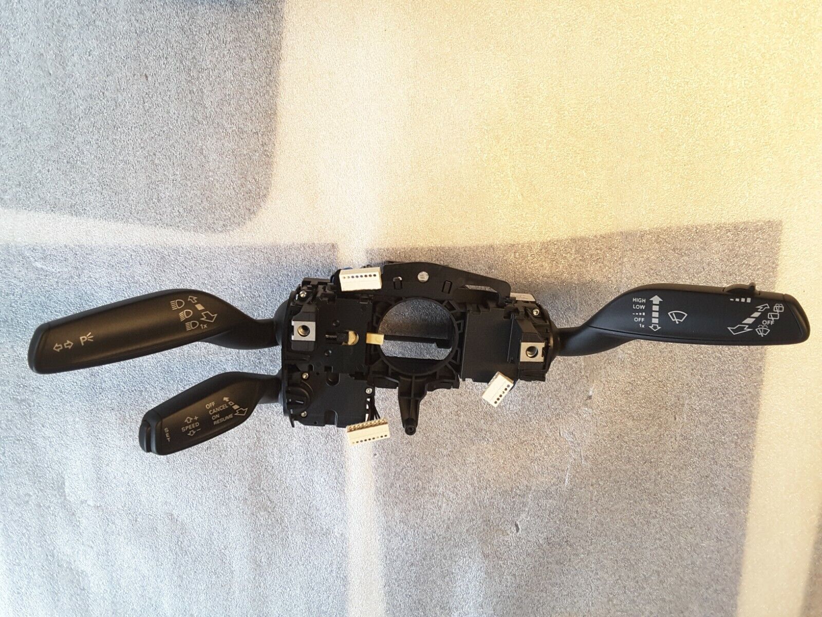 Interruptor de columna de dirección para intermitentes, limpiaparabrisas y control de crucero Original VW, 8V0953521B Nuevo.