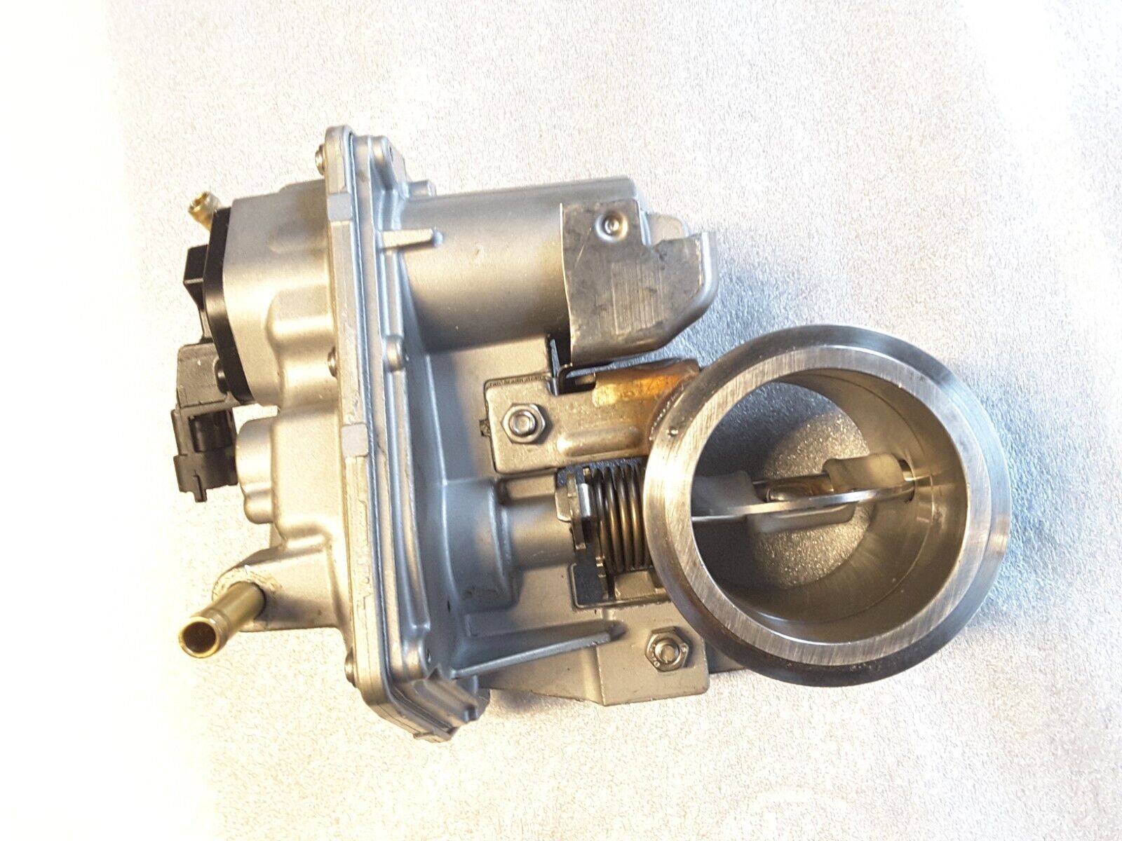 Válvula de escape Original PIERBURG 7.02321.14.0 compatible con IVECO.