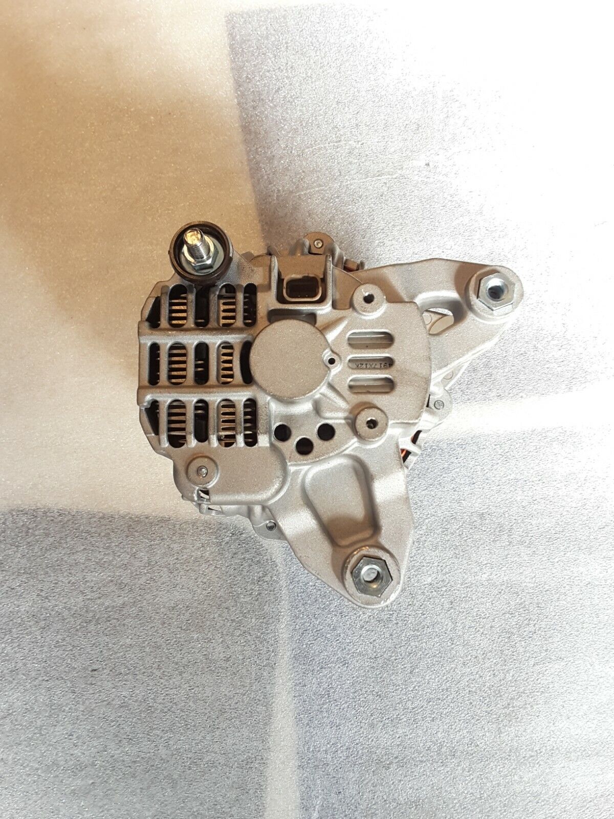 Alternador Original Audi VW 06L903018G Valeo 200A 14V con polea y correa en V Nuevo.