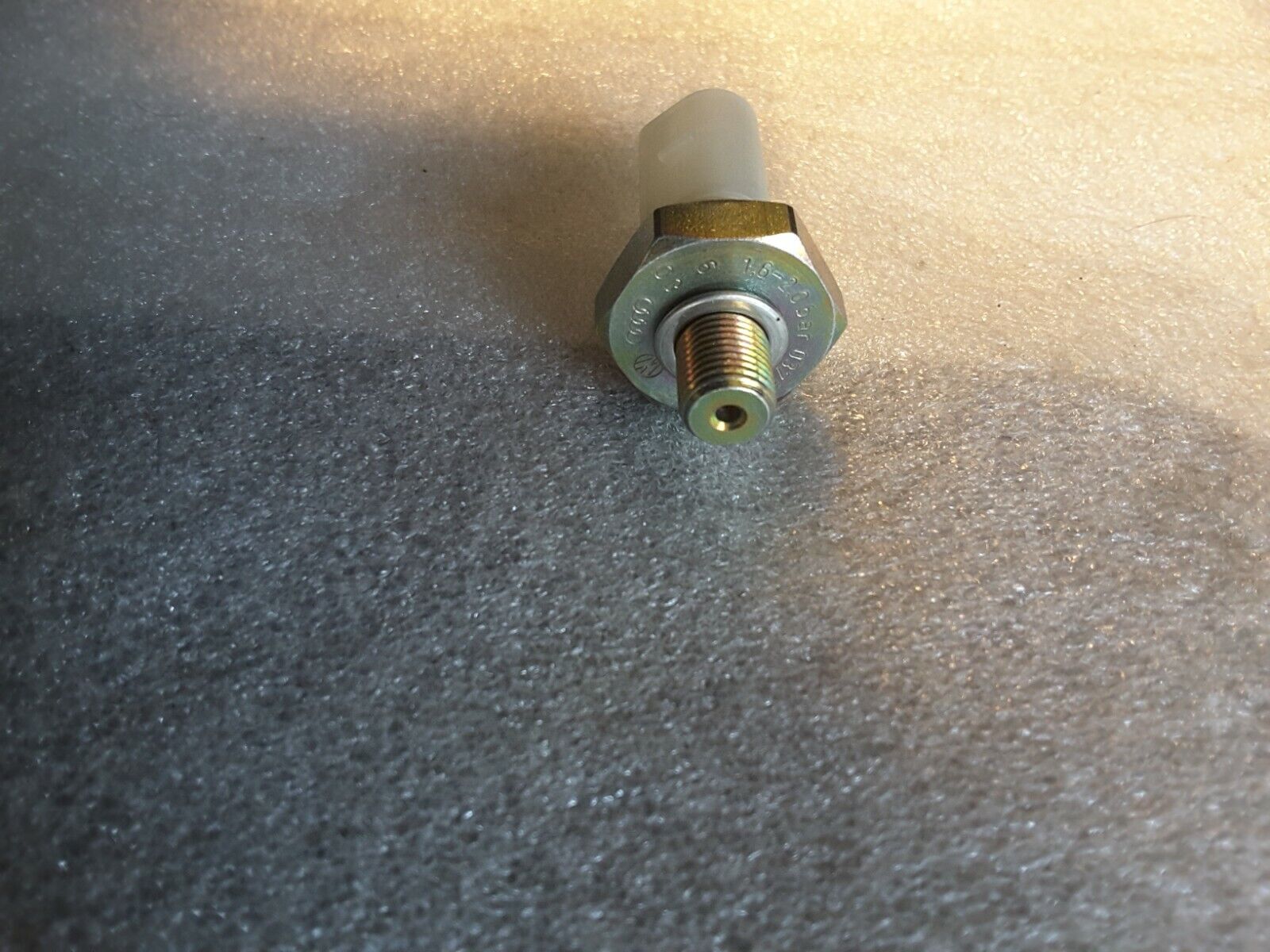 Öldruckschalter Original VW , Audi, Seat 037919081B NEU.