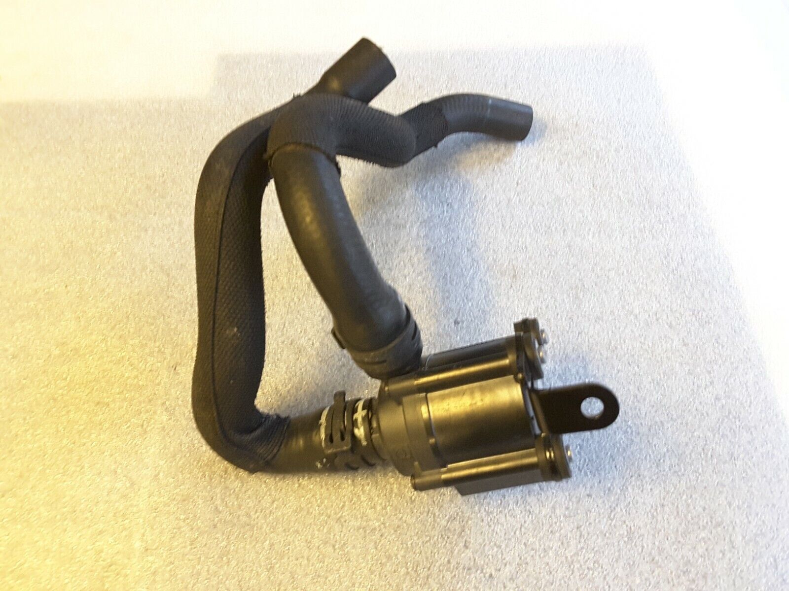 Zusatzwasserpumpe Elektrische Hilfswasserpumpe für Volkswagen Jetta 1.8 5C0122063 Neu