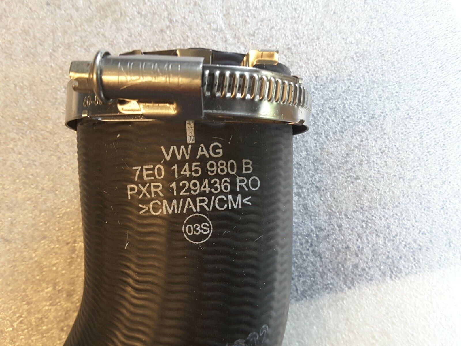 Ladeluftkühler , luftschlauch Original VW TRANSPORTER T5,T6, 7E0145980B NEU.