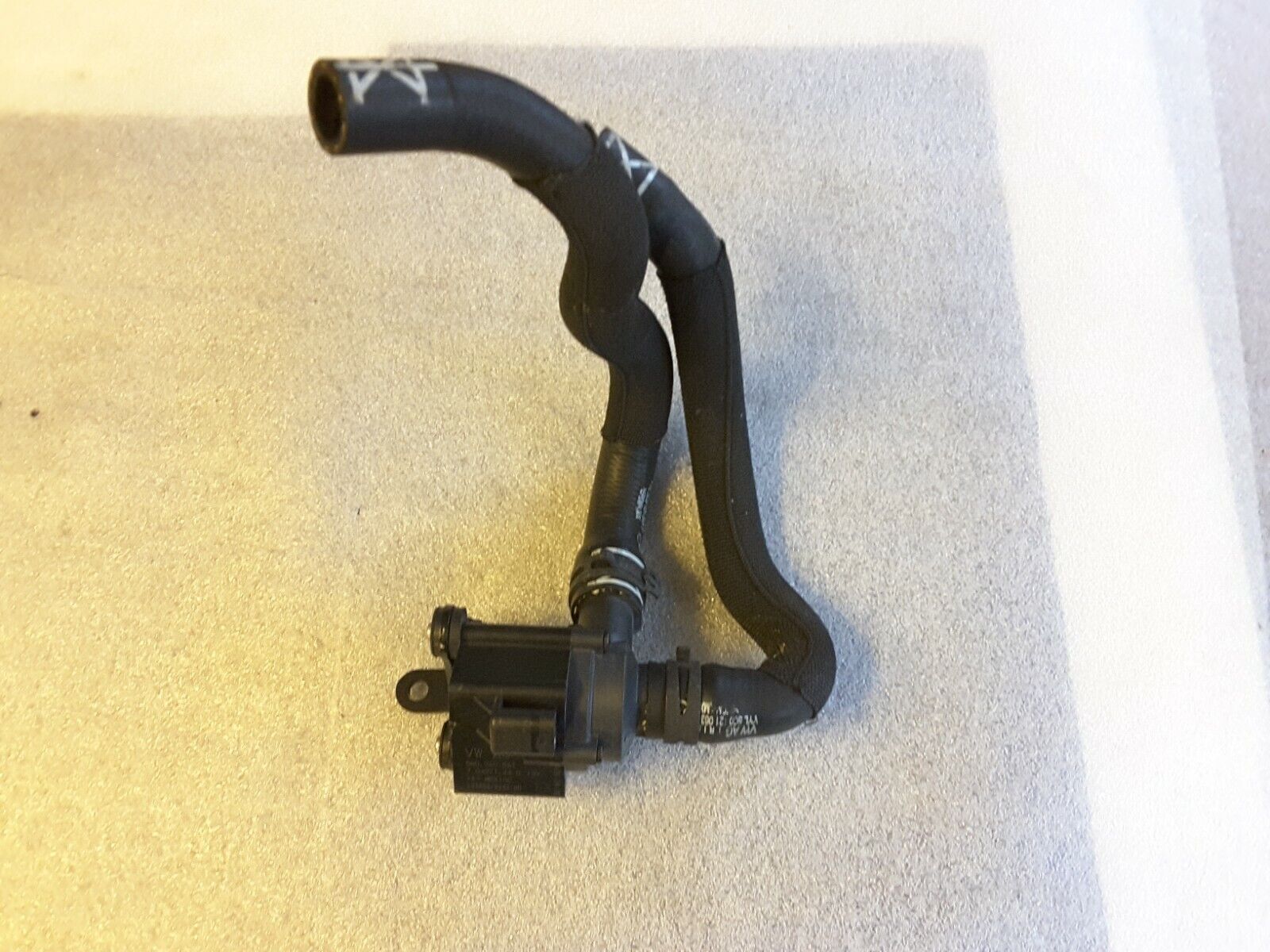 Zusatzwasserpumpe Elektrische Hilfswasserpumpe für Volkswagen Jetta 1.8 5C0122063 Neu