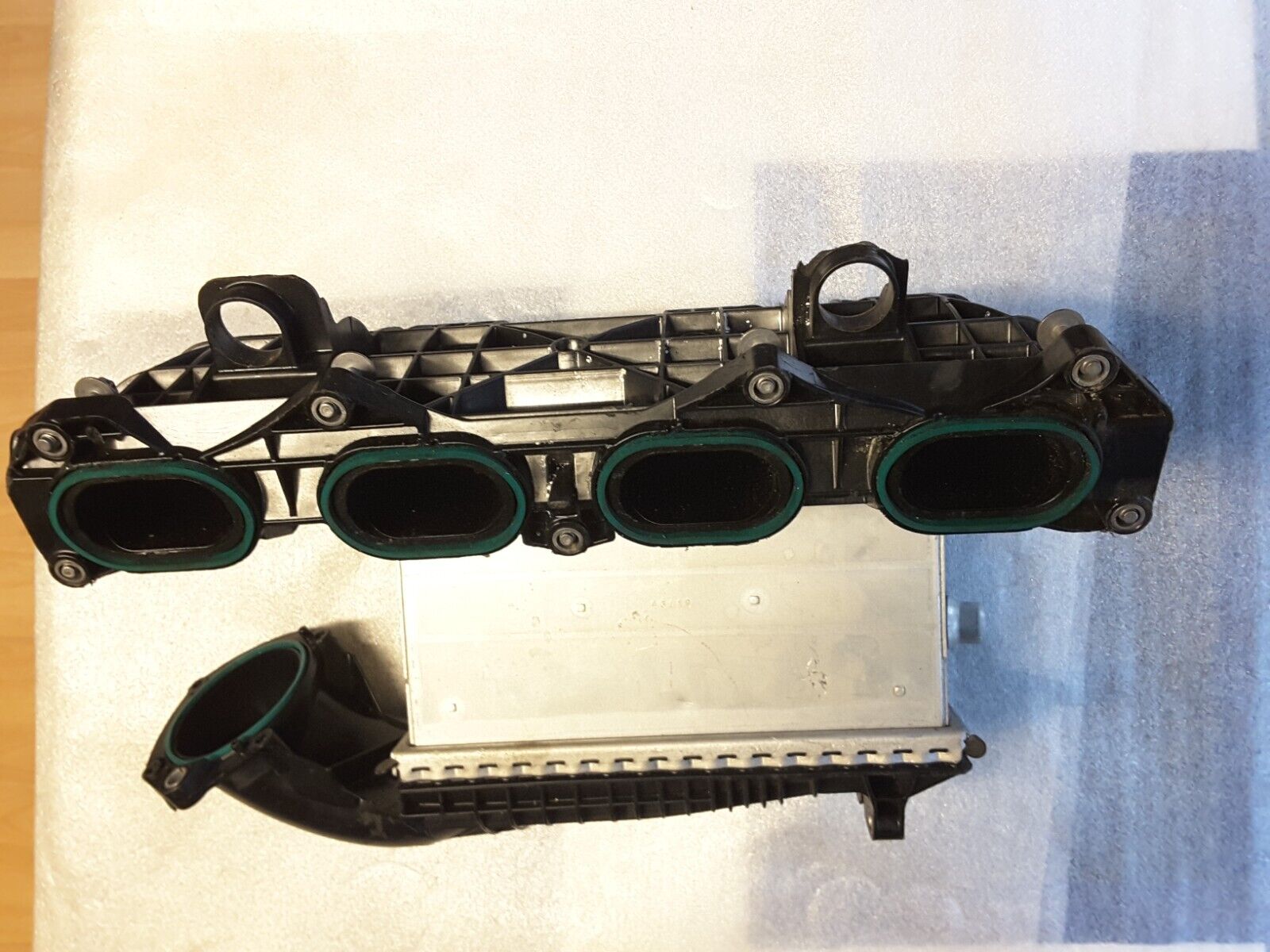 Intercooler MAHLE Original Mercedes Benz A2540903700, MK784003.