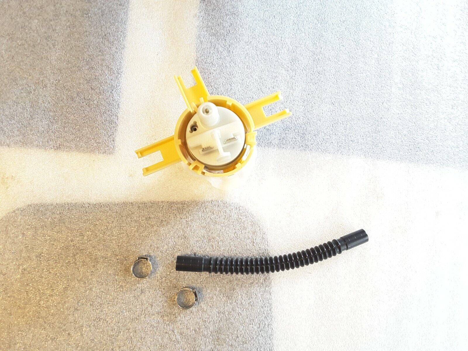 Bomba de combustible EXPERT KITS + VEMO V20-09-0086 para BMW E46 Serie 3 Touring Compact.