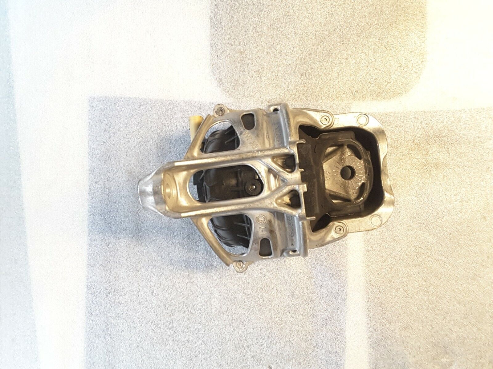 Soporte de motor izquierdo Original VW, Audi 782215147917, 782215147919 Nuevo.