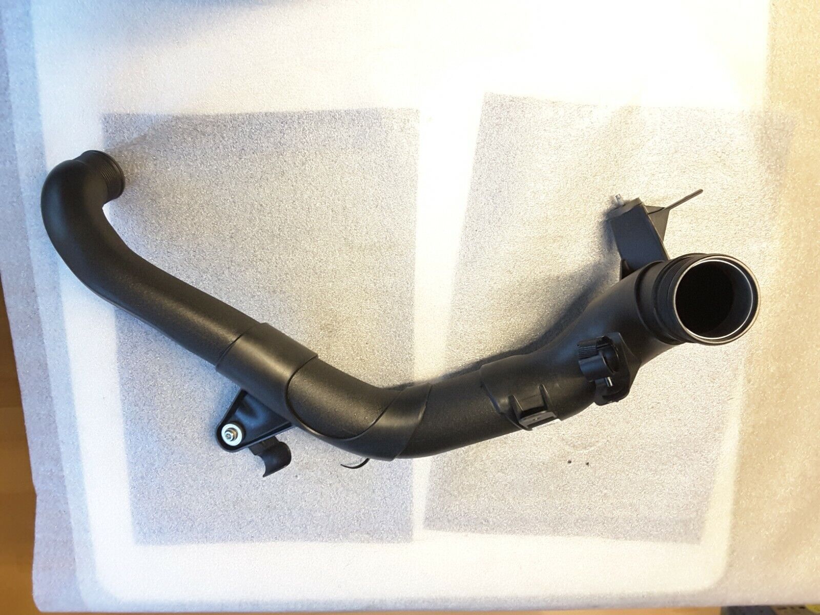 Ladeluftkühler Druckrohr Original VW, Audi A3 S3 Schlauch TFSI 5Q0145840B Neu.