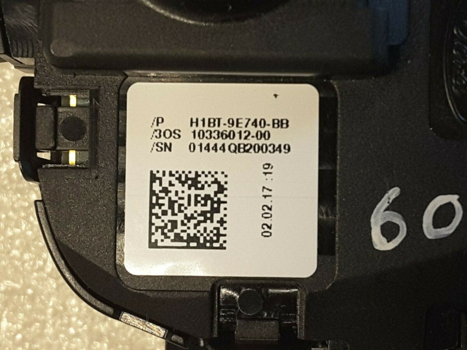 Botones del volante Original Ford Fiesta MK8 H1BT-9E740-BB Nuevo.