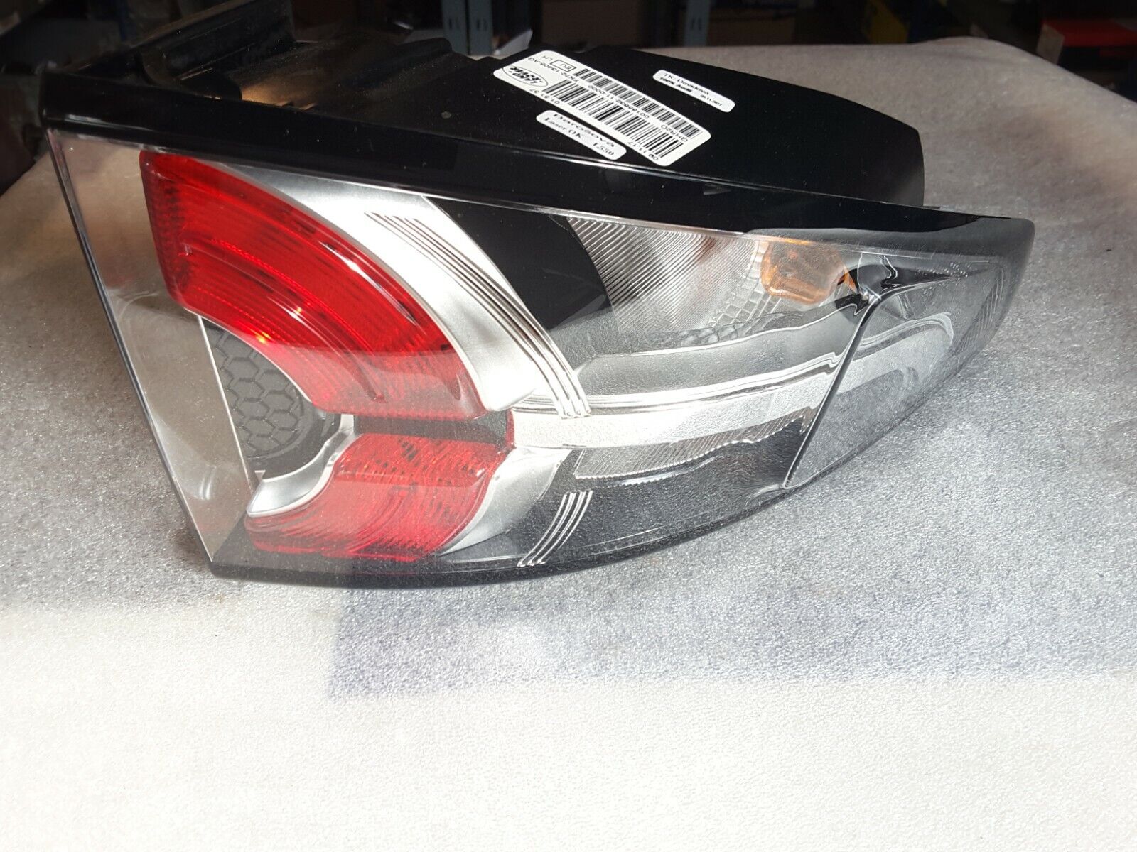 Luz trasera Land Rover Discovery Sport trasera izquierda FK72-13405-AG NUEVA.