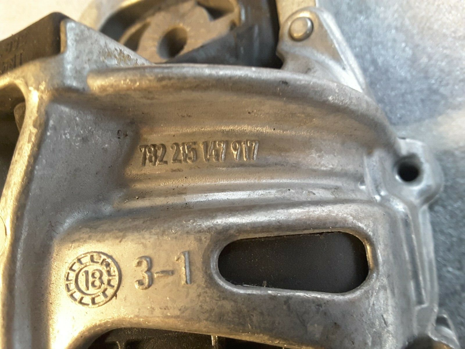 Soporte motor hidráulico lateral izquierdo Audi Q7 3.0 TDI ultra quattro tiptronic.