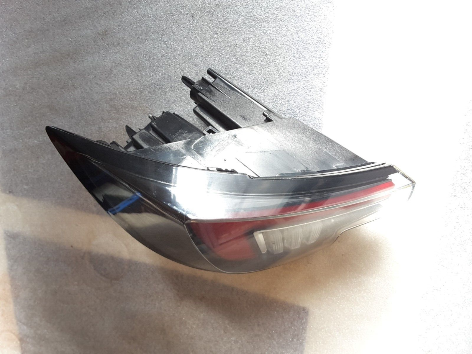 Luz trasera izquierda Opel Astra Mokka 9833721880