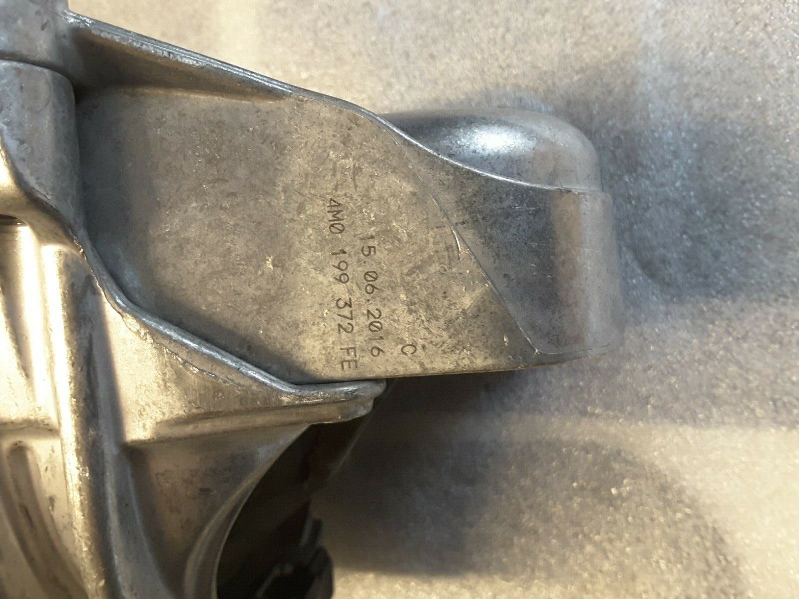 Soporte de motor izquierdo Original VW, Audi 782215147917, 782215147919 Nuevo.