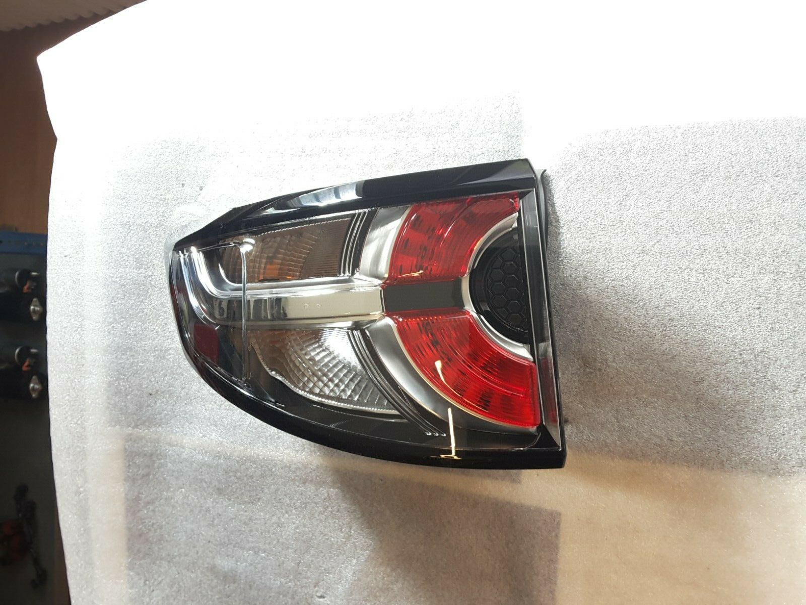 Luz trasera Land Rover Discovery Sport trasera izquierda FK72-13405-AG NUEVA.