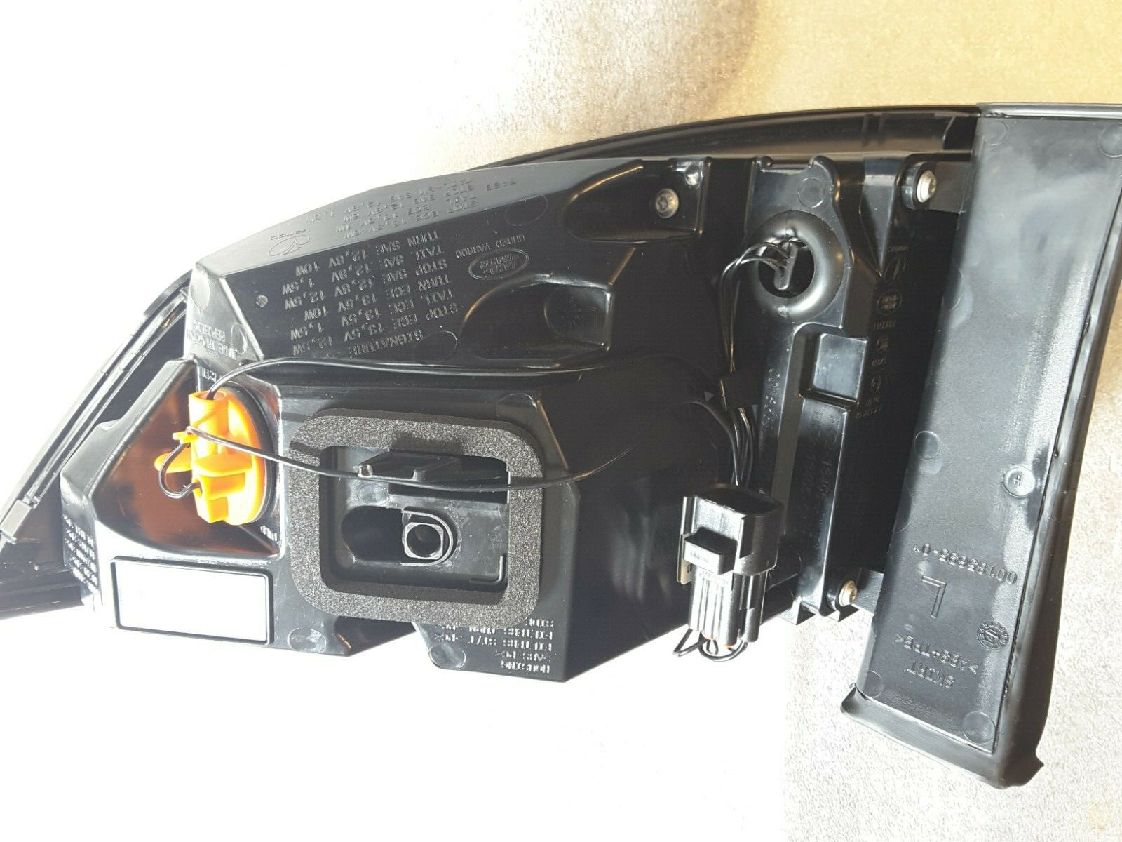 Luz trasera Land Rover Discovery Sport trasera izquierda FK72-13405-AG NUEVA.