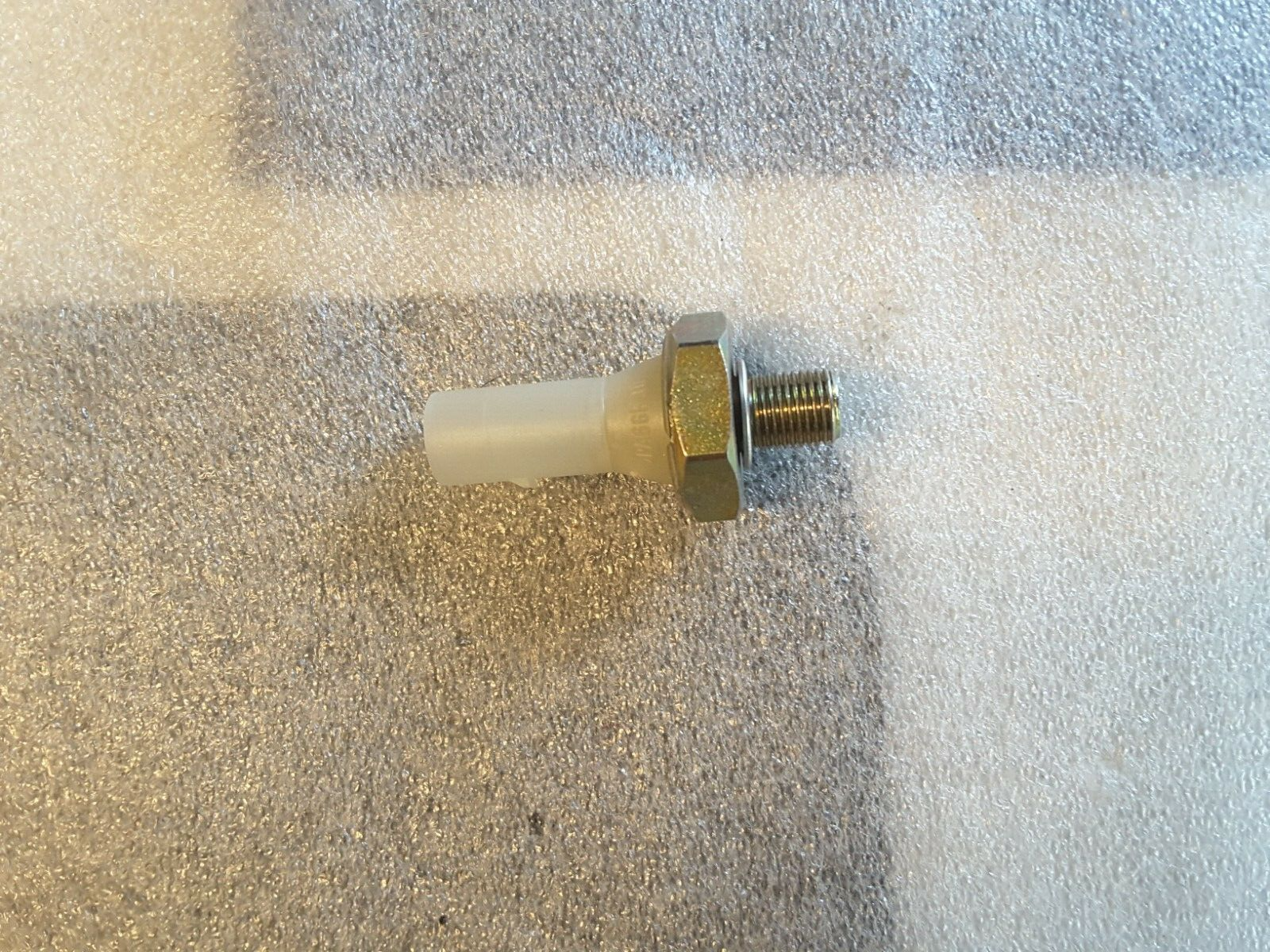 Öldruckschalter Original VW , Audi, Seat 037919081B NEU.