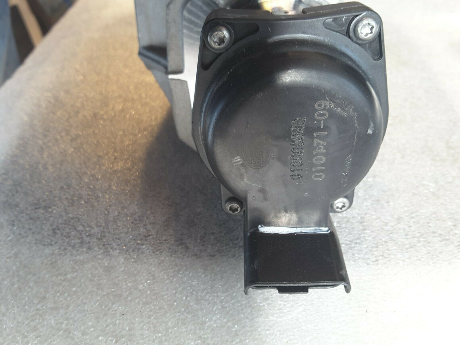 AGR Ventil FORD PEUGEOT CITROEN MAZDA 1.6 HDI 2001-2008 HELLA 010171-09 NEU.