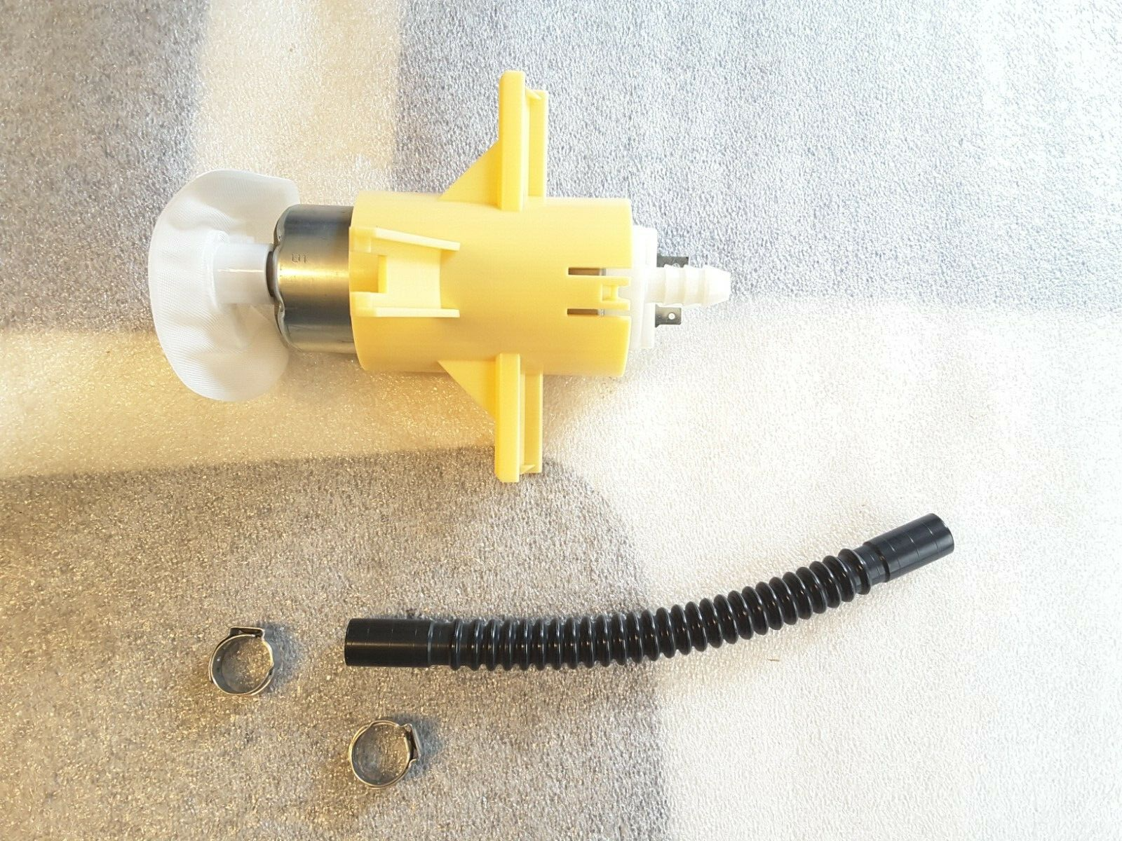 Bomba de combustible EXPERT KITS + VEMO V20-09-0086 para BMW E46 Serie 3 Touring Compact.