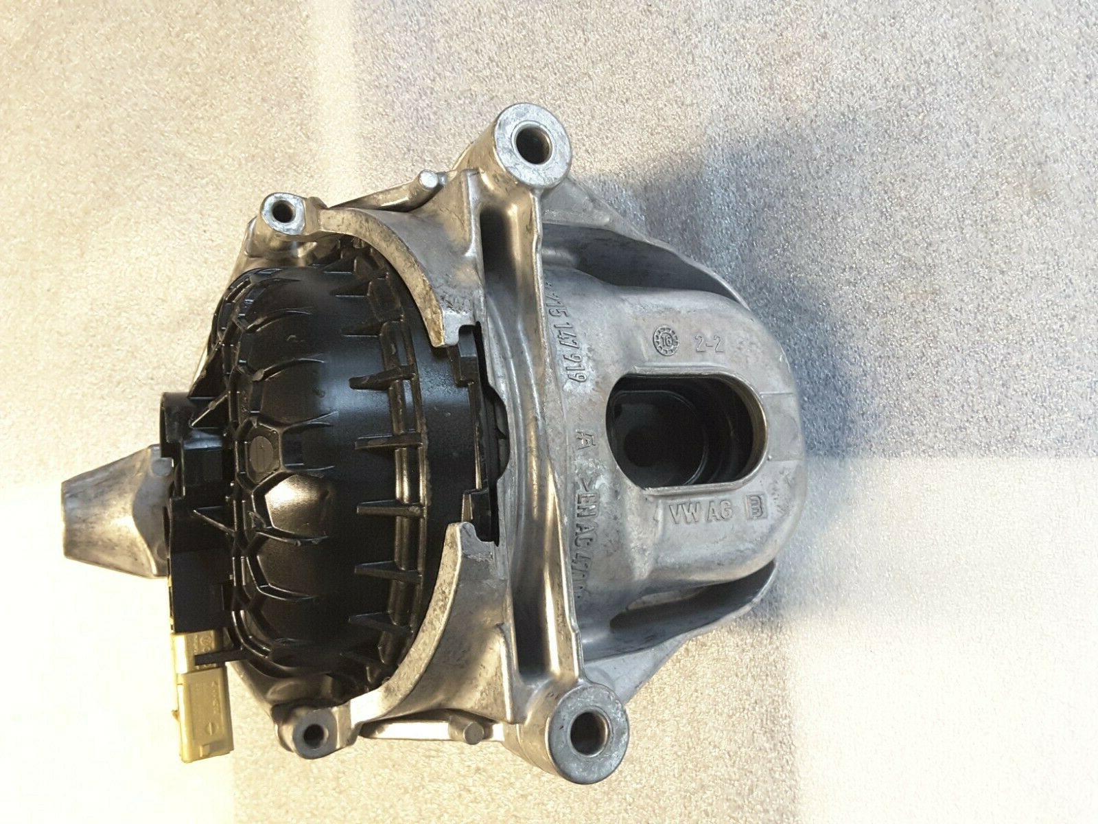 Soporte de motor izquierdo Original VW, Audi 782215147917, 782215147919 Nuevo.