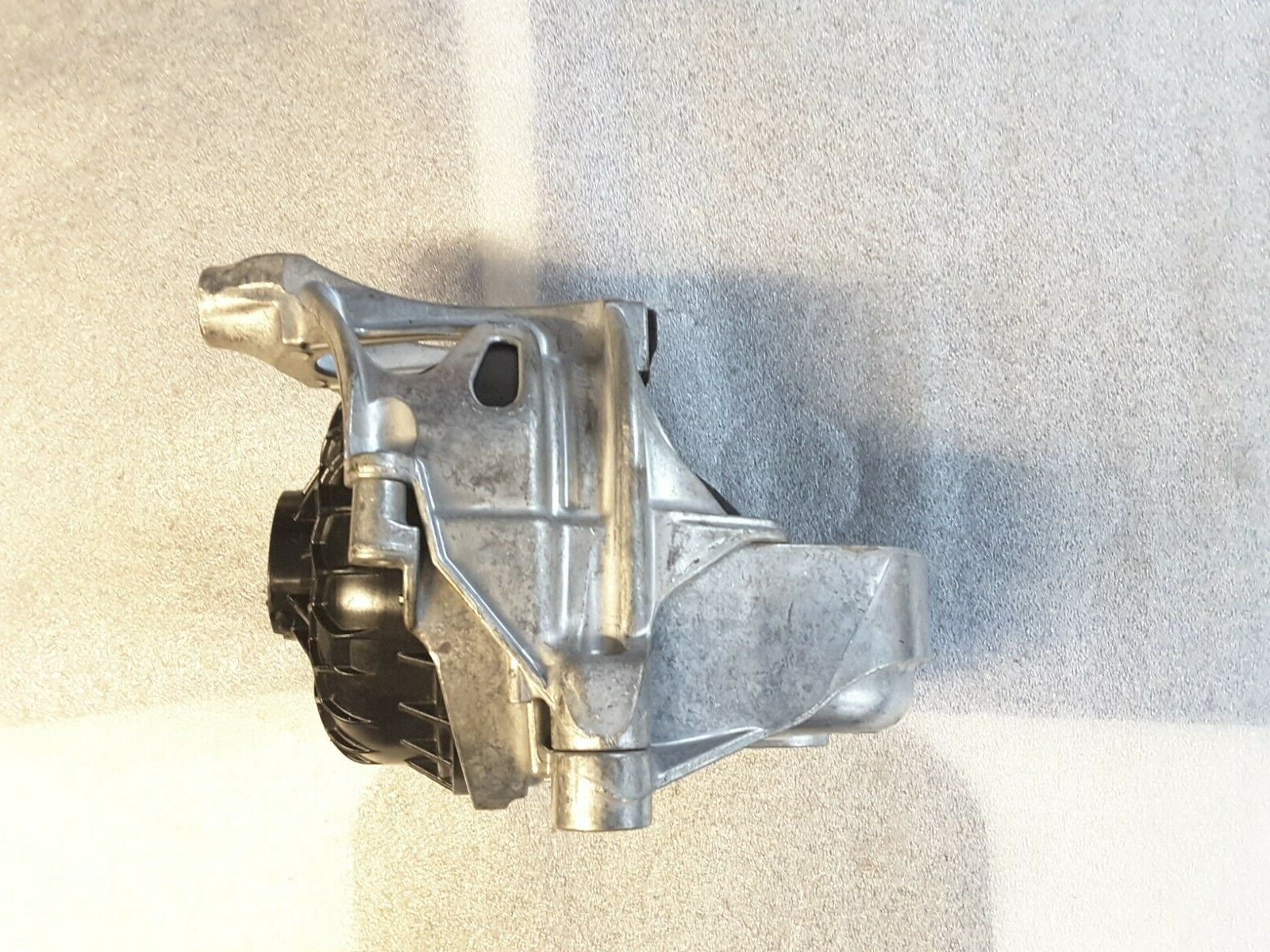 Motorhalter Motor holder Links Original VW, Audi 782215147917, 782215147919 NEU.