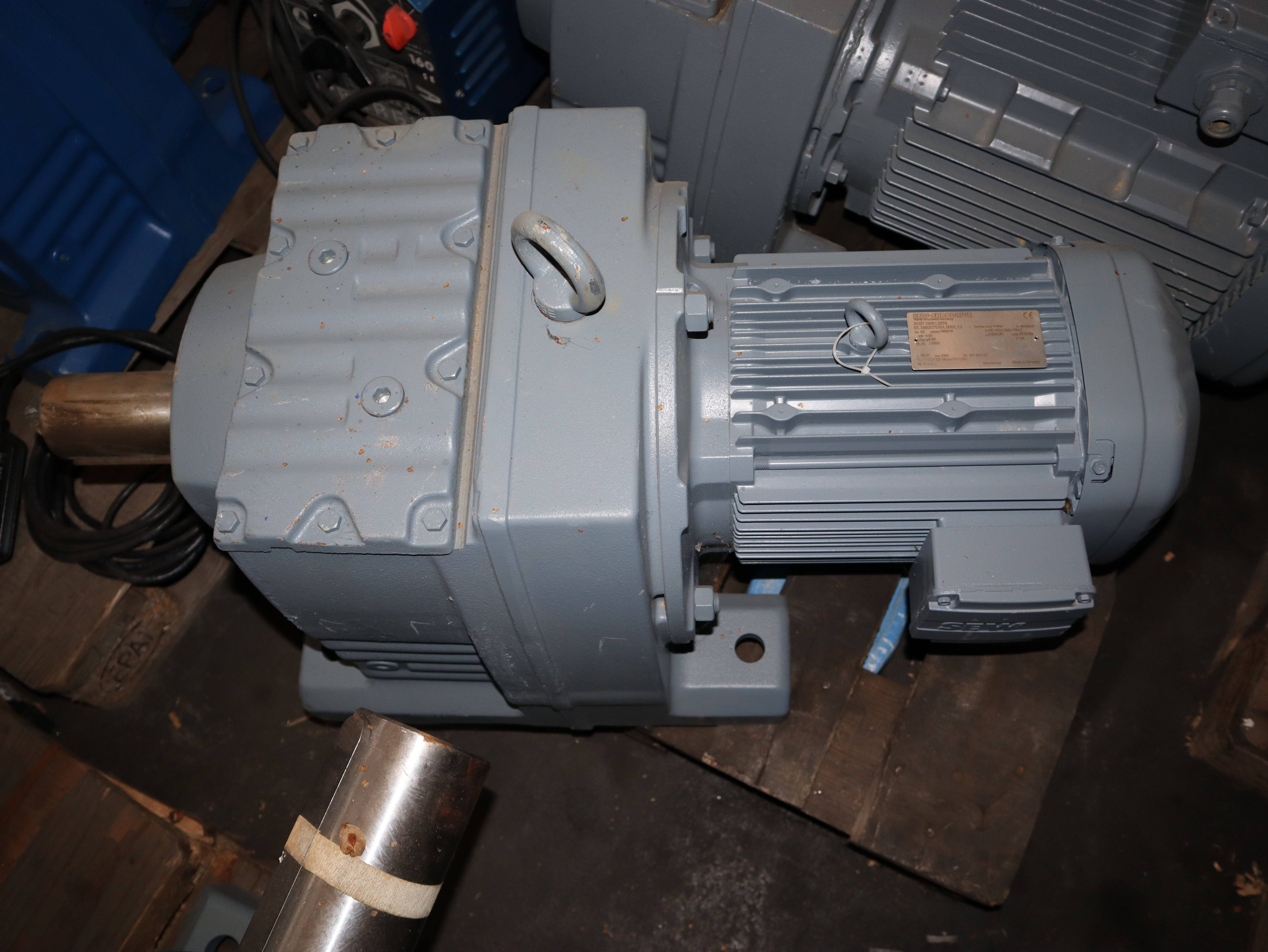 SEW Eurodrive R107DRE132S4 1460 r/min 4 s1 KW 380-420 V 50 Hz Neu