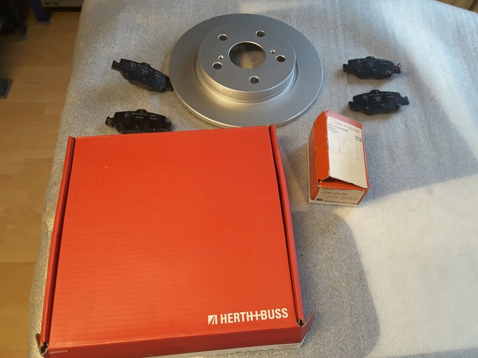 HERTH+BUSS JAKOPARTS brake disc set rear for TOYOTA AURIS COROLLA E15 E18