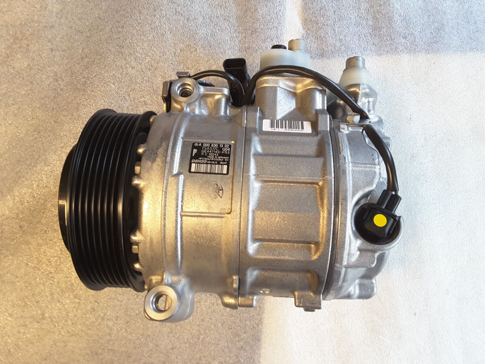 Air conditioning compressor A0008301302 Original Mercedes E320, S320, C320 New.