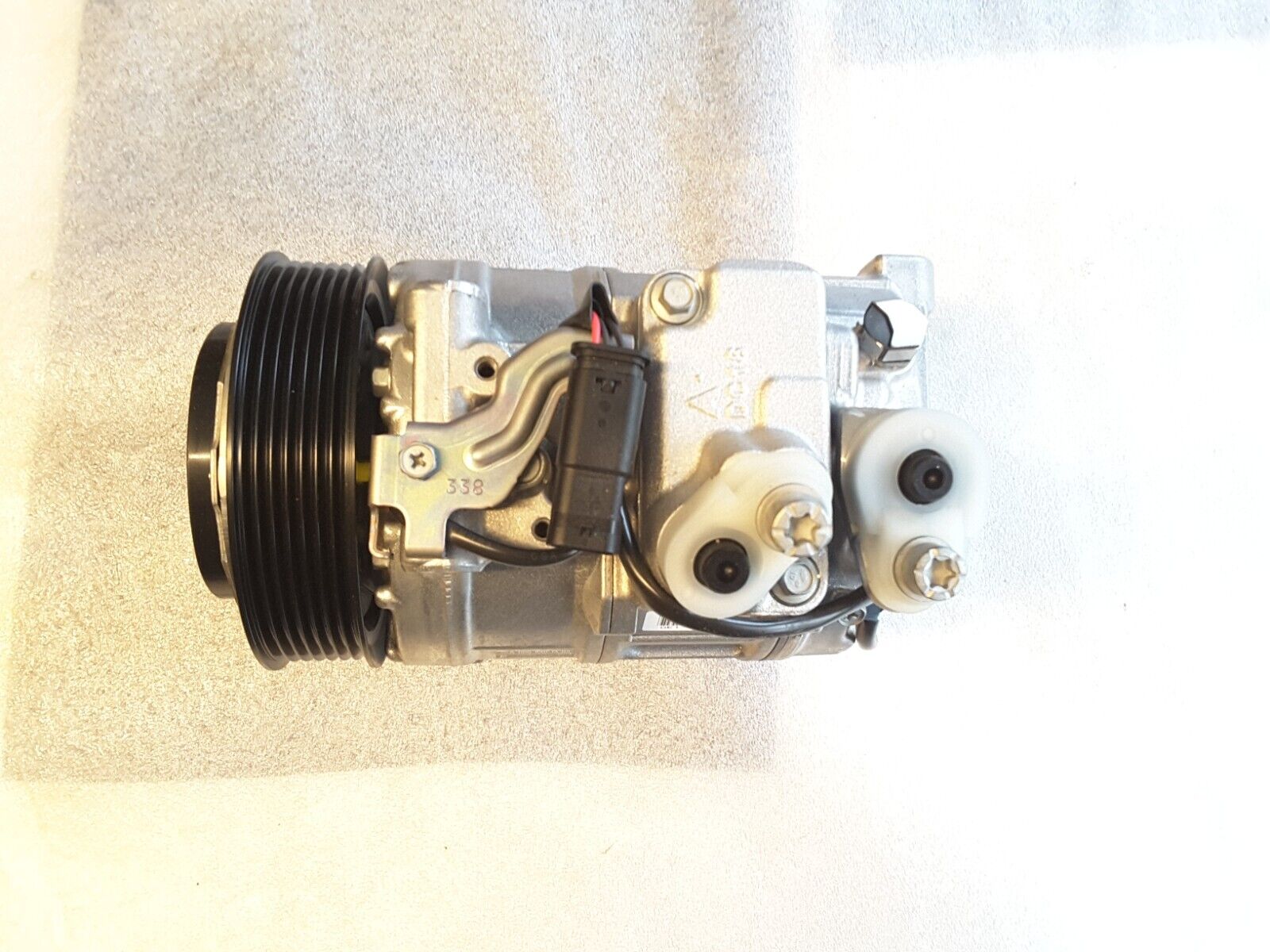 Air conditioning compressor A0008301302 Original Mercedes E320, S320, C320 New.