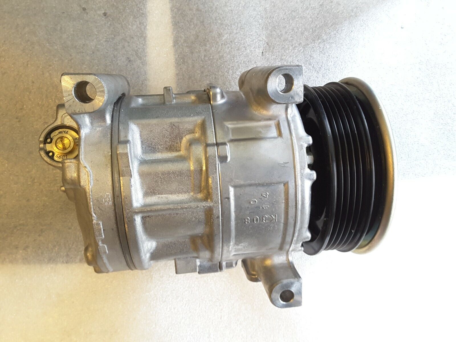 Klimaanlage Kompressor Original HELLA 8FK 351 272-681 FORD Neu.