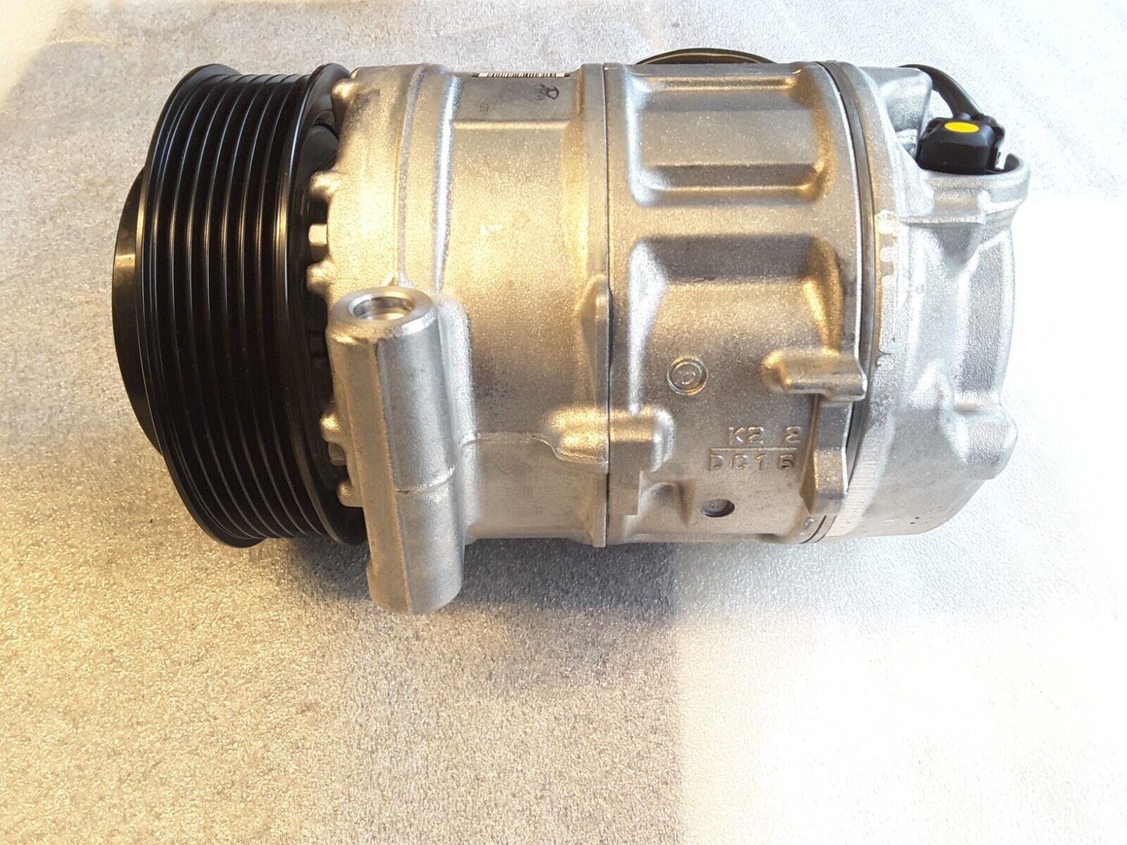 Air conditioning compressor A0008301302 Original Mercedes E320, S320, C320 New.