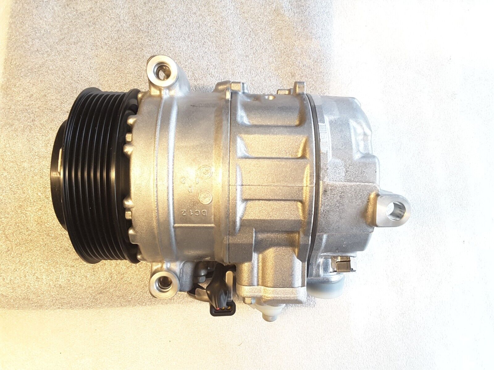 Air conditioning compressor A0008301302 Original Mercedes E320, S320, C320 New.