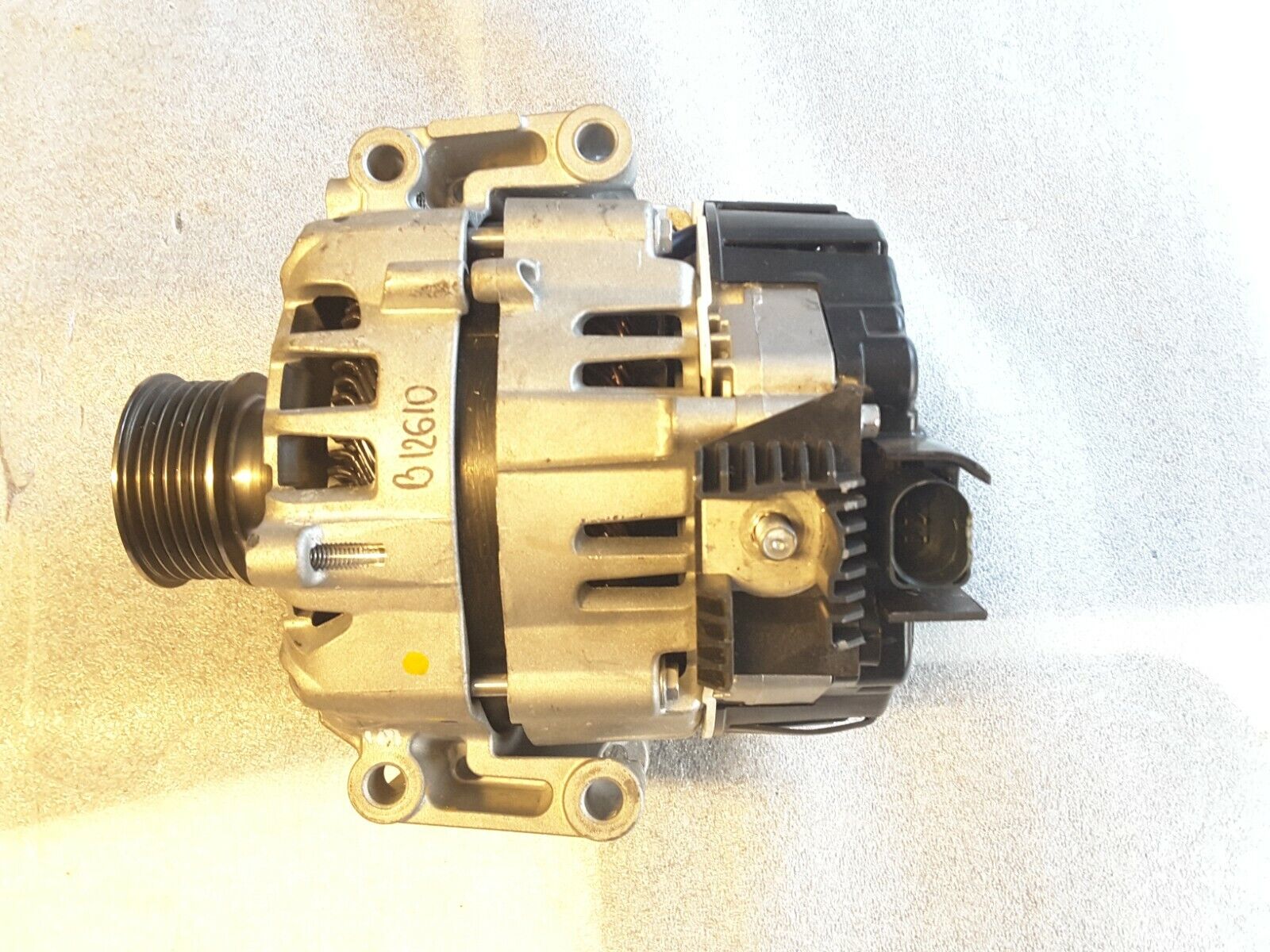 Lichtmaschine Original Audi VW 06L903018G Valeo 200A 14V mit Rollen Keilriemen N