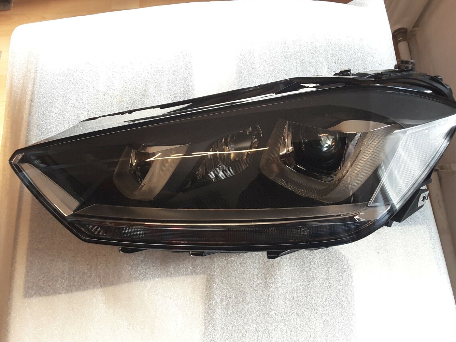 Headlight Xenon LED Original VW Golf Sportsvan Left 517941033A