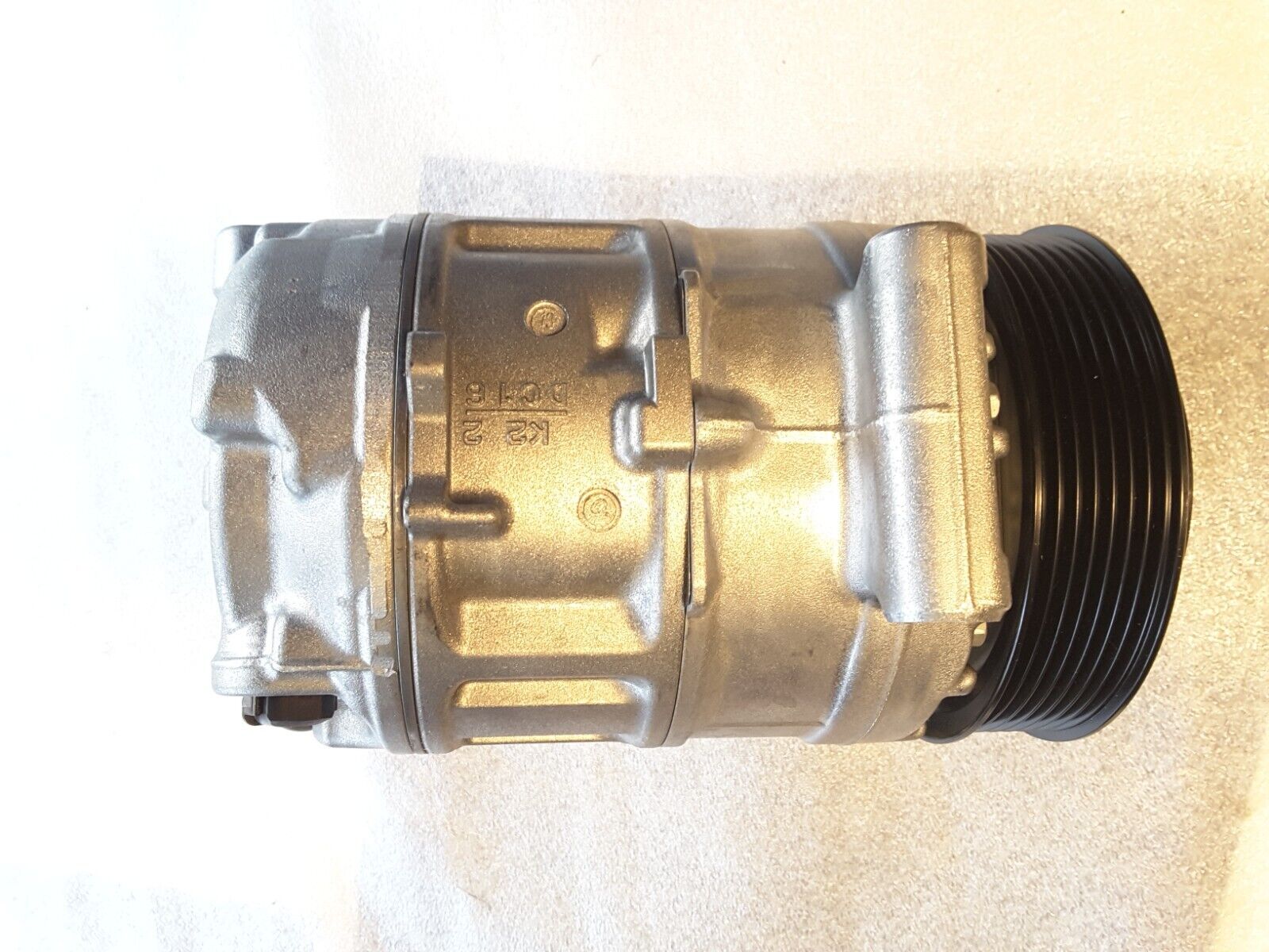 Air conditioning compressor A0008301302 Original Mercedes E320, S320, C320 New.