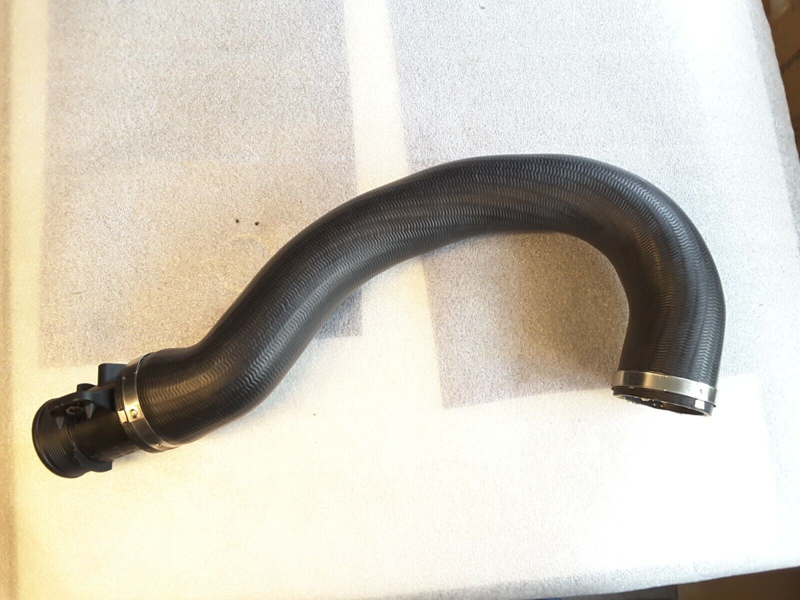 Intercooler, air hose original VW TRANSPORTER T5,T6, 7E0145980B NEW.