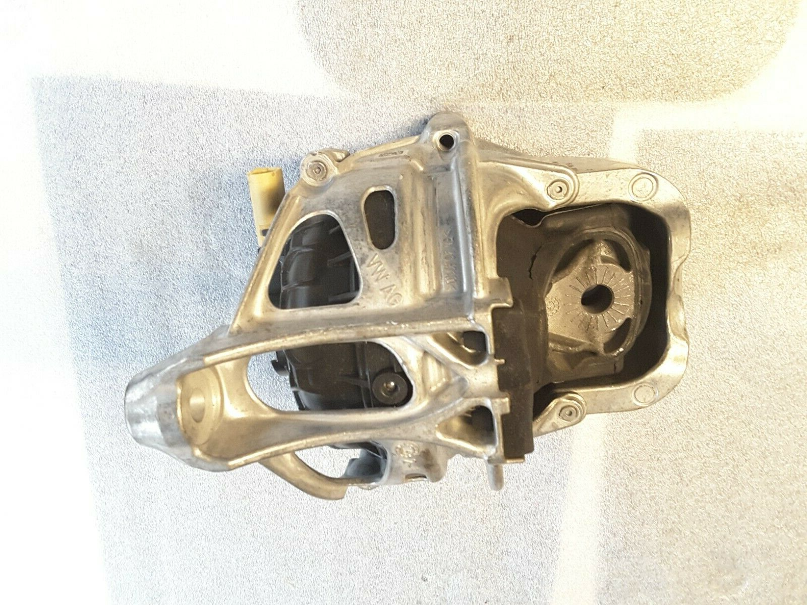 Engine mount left original VW, Audi 782215147917, 782215147919 NEW.