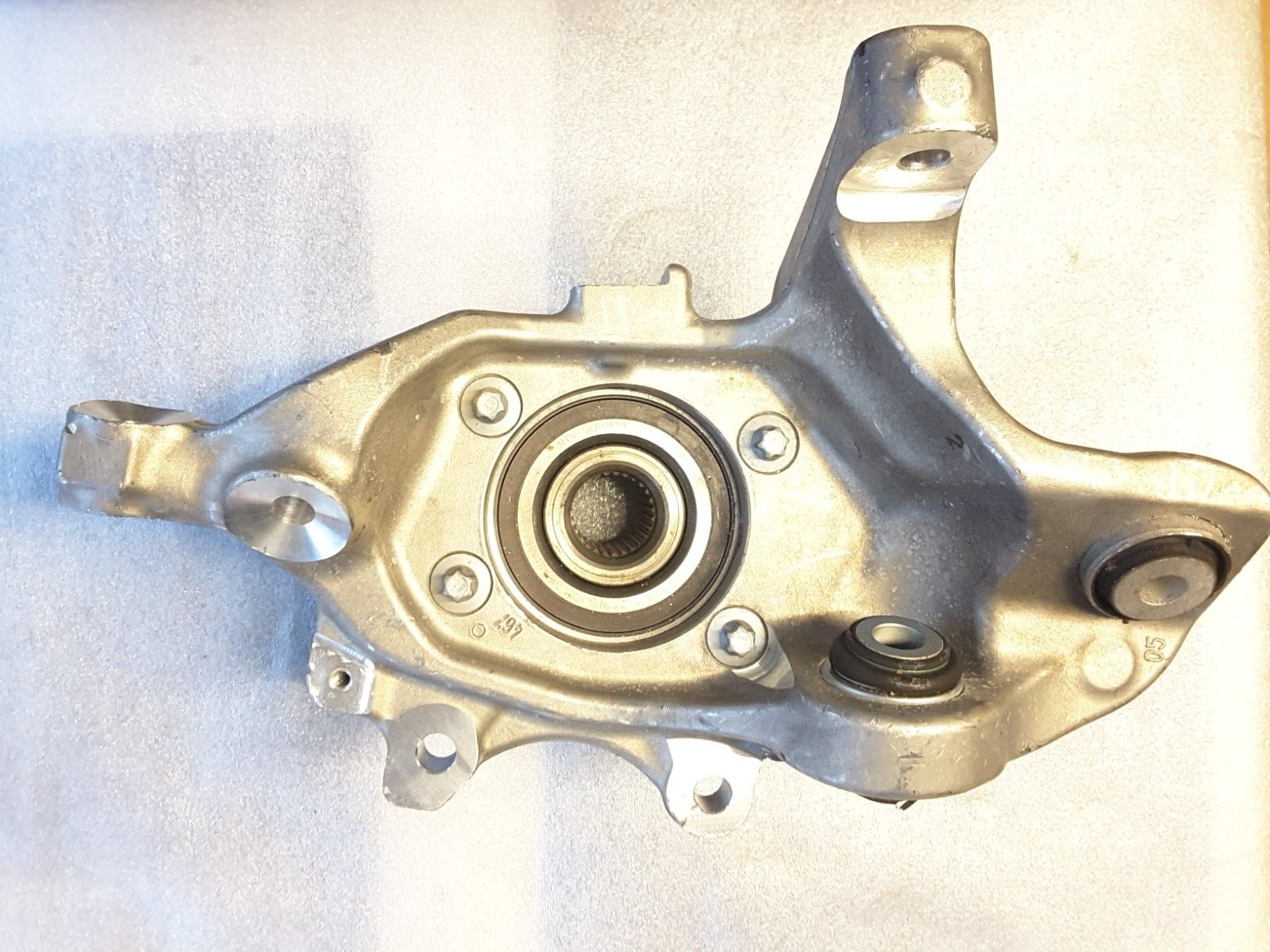 Achsschenkel Radlagergehäuse hinten links Original Mercedes W213, W253, W205