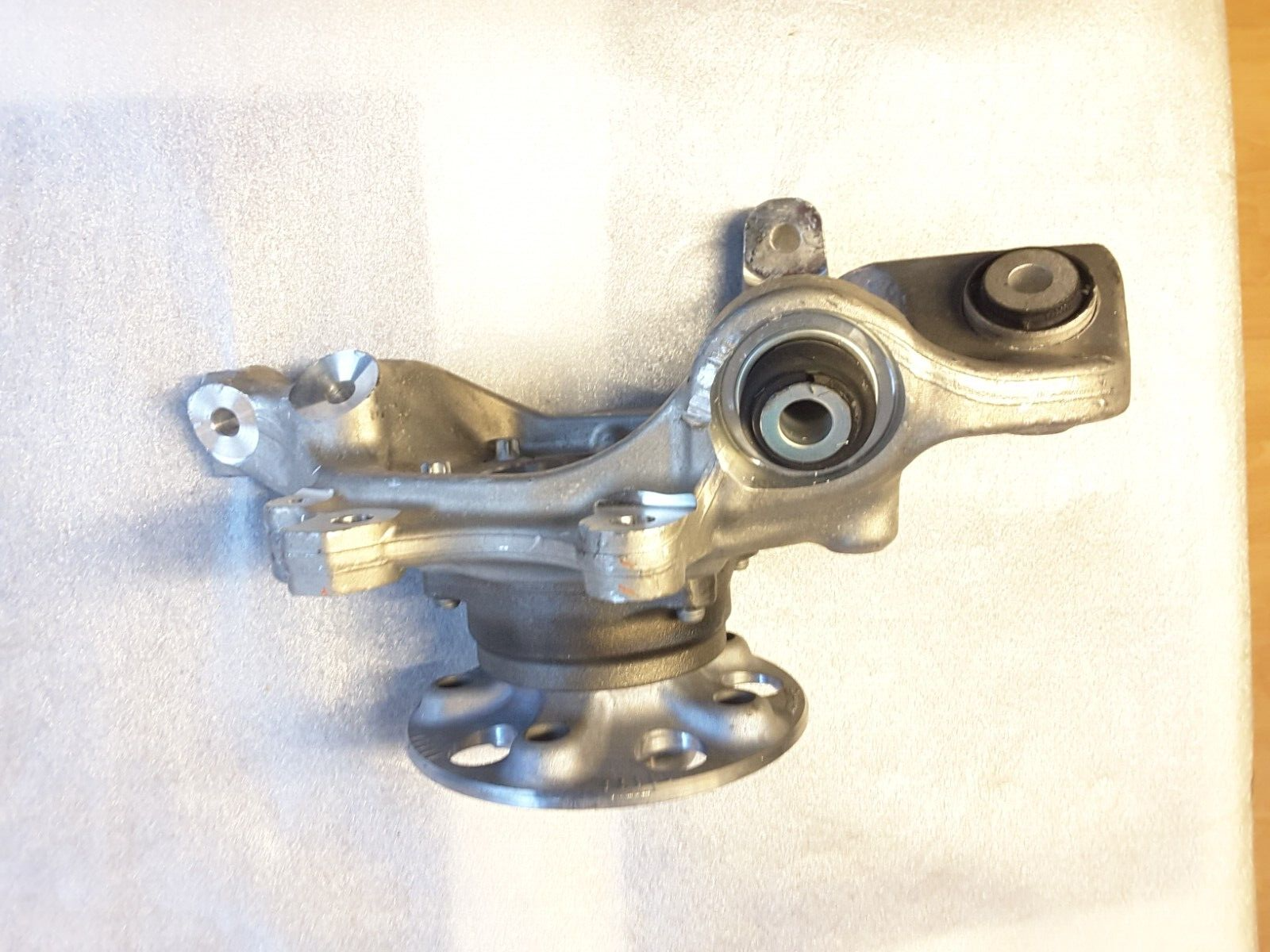 Achsschenkel Radlagergehäuse hinten links Original Mercedes W213, W253, W205