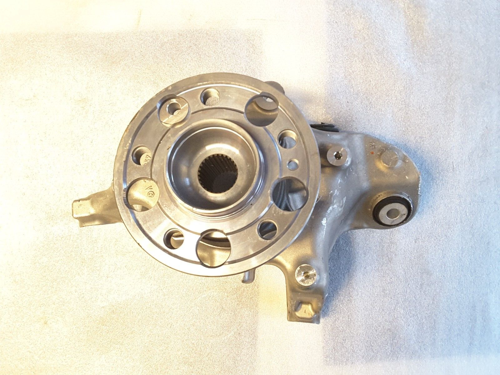 Achsschenkel Radlagergehäuse hinten links Original Mercedes W213, W253, W205