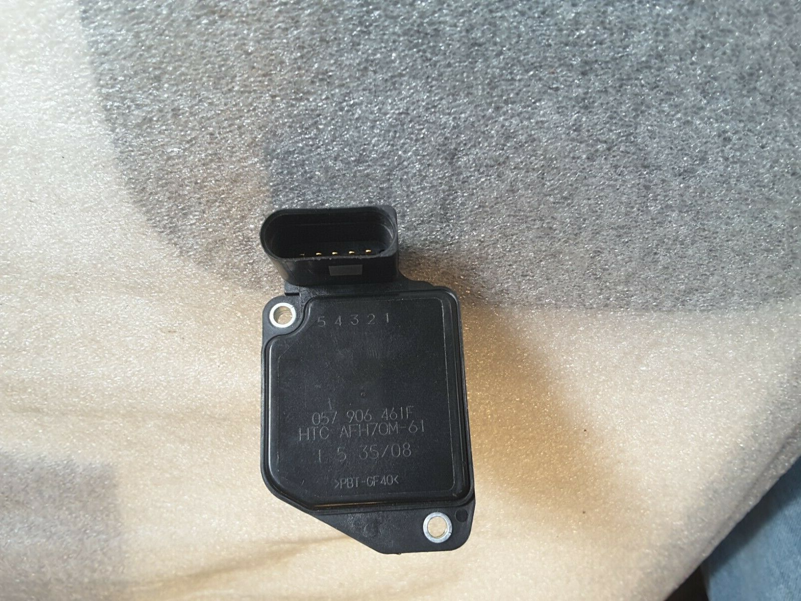 Mass air flow sensor original HITACHI 057906461F, 2505071 for AUDI NEW.